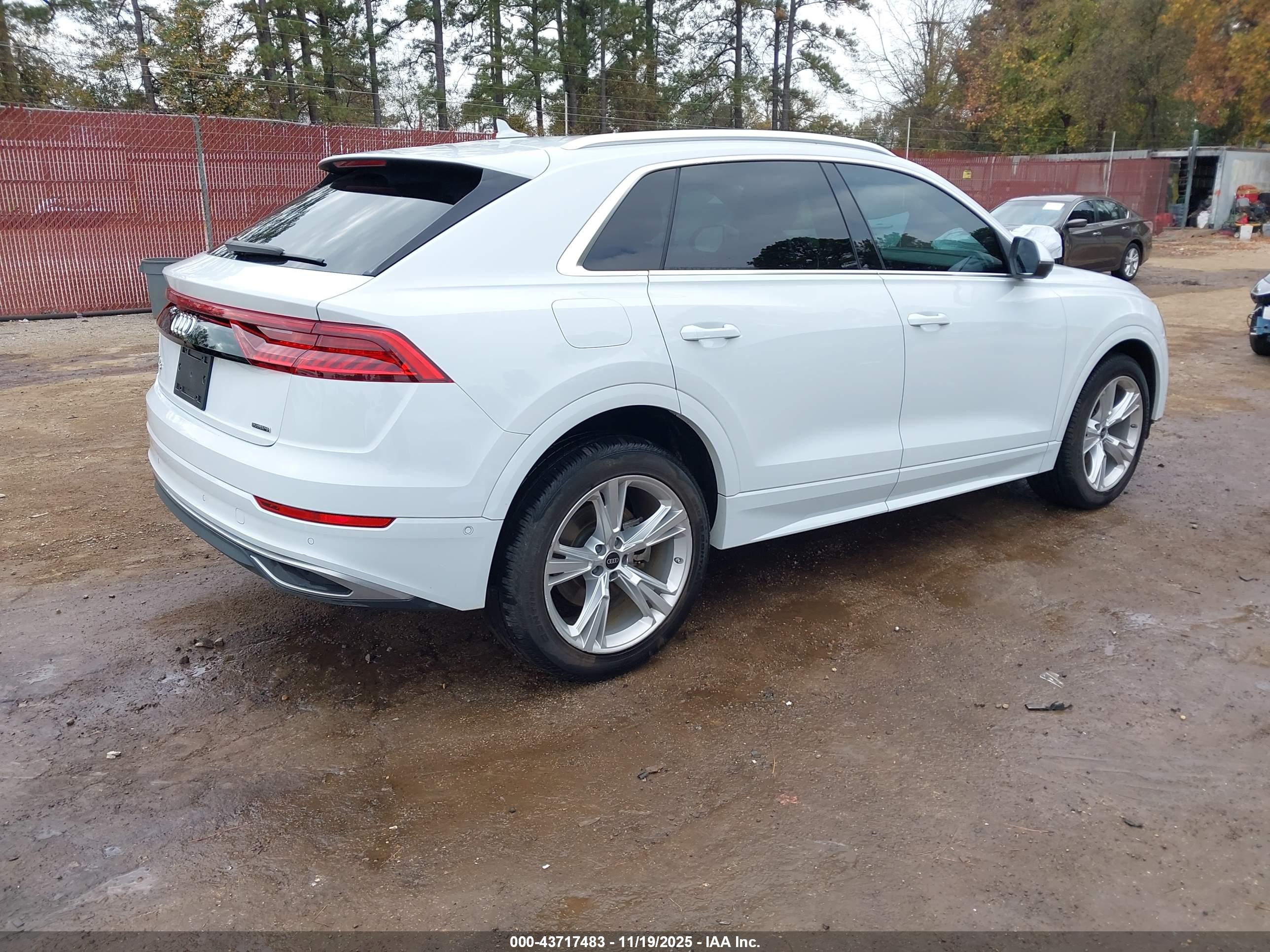 AUDI Q8 image 4