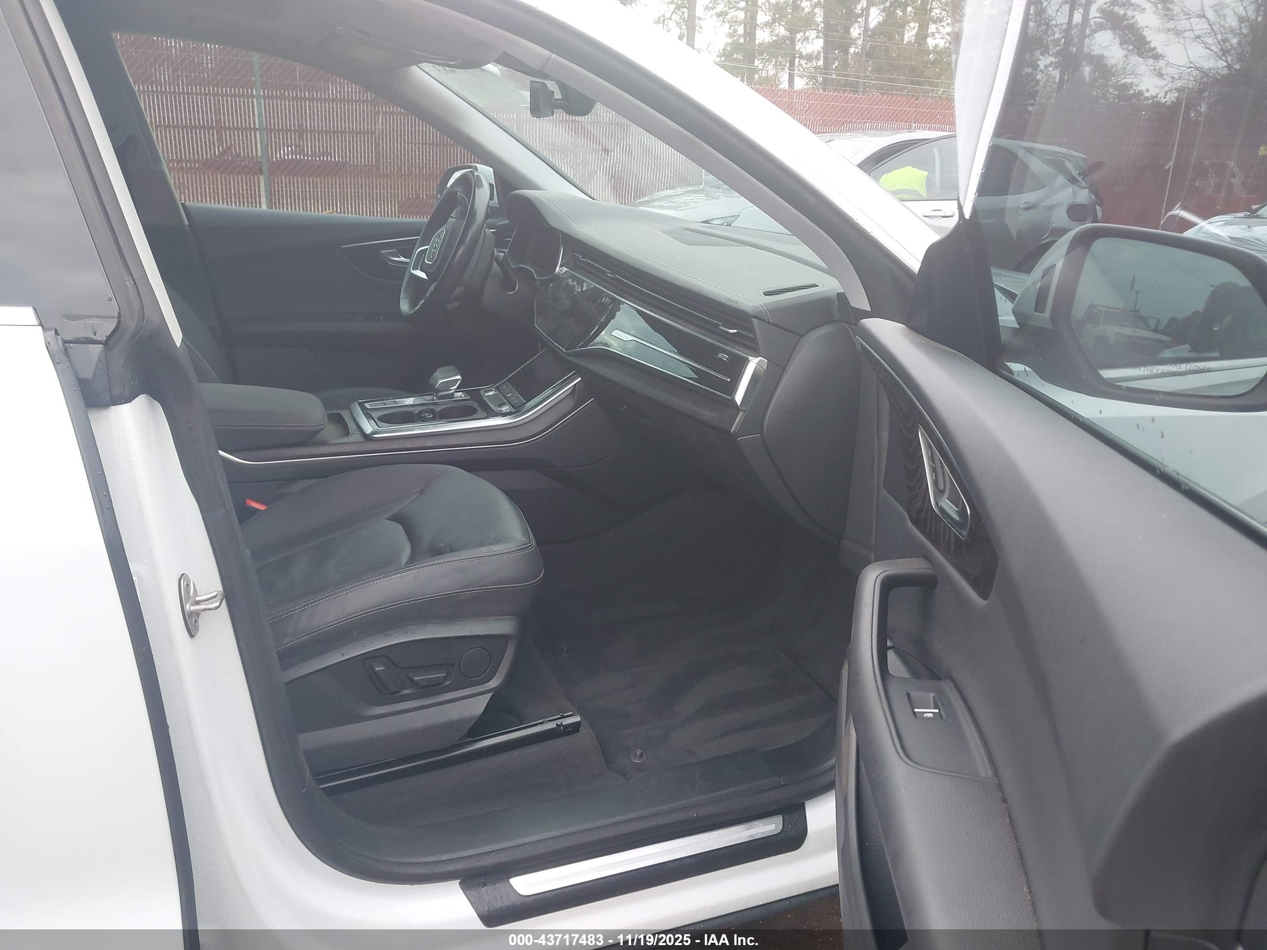 AUDI Q8 image 5