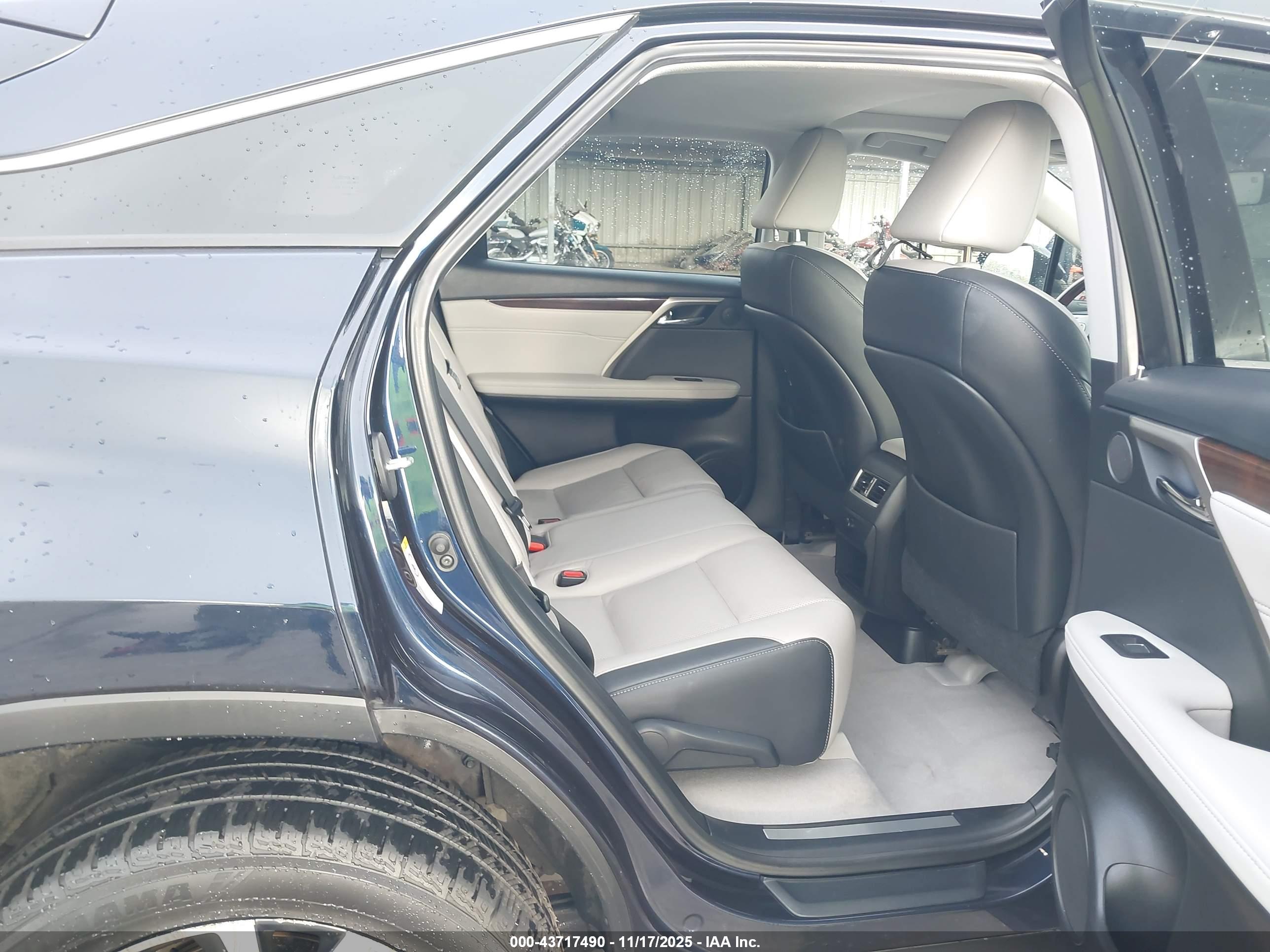 LEXUS RX image 8