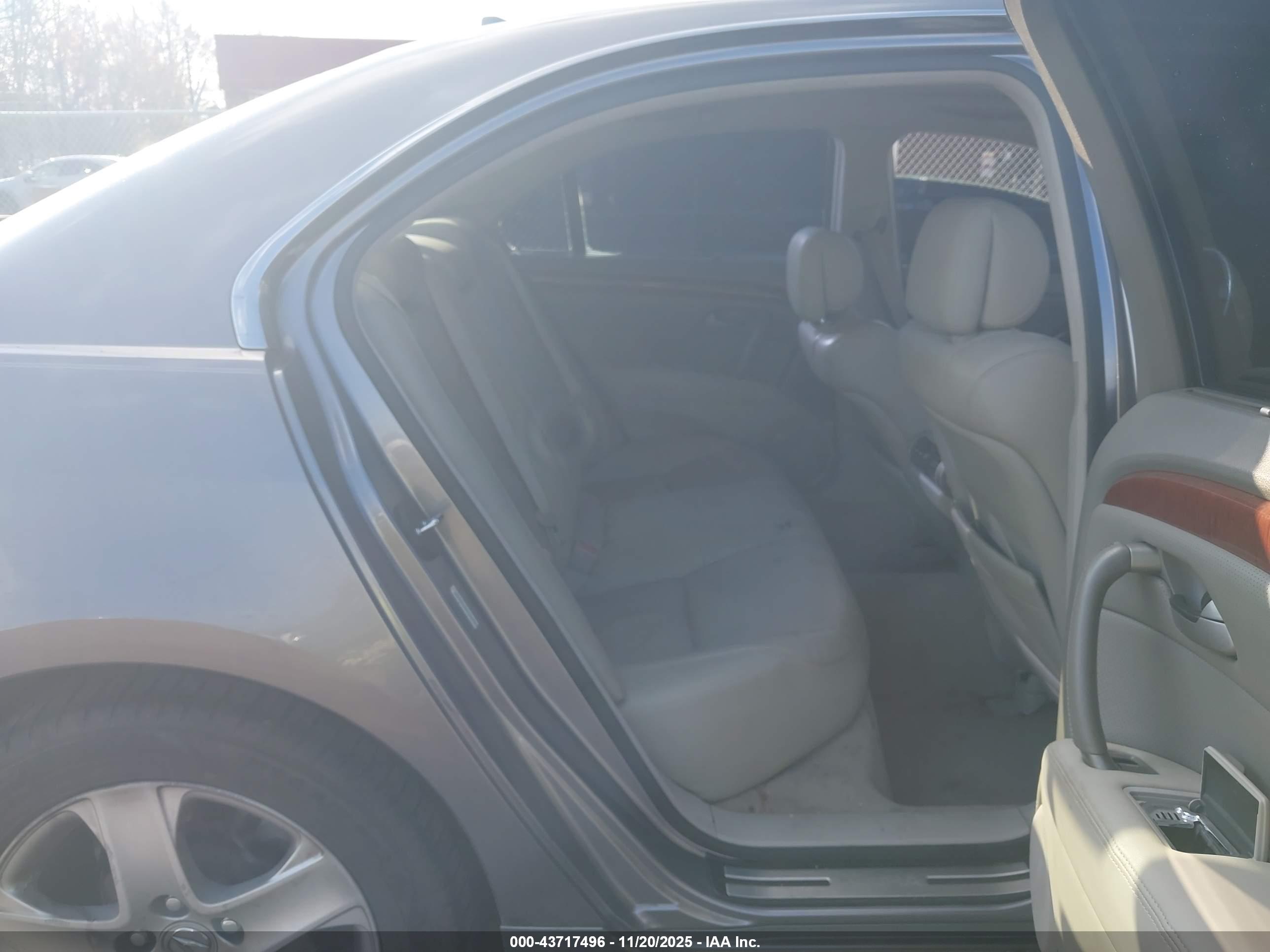 ACURA RL image 8