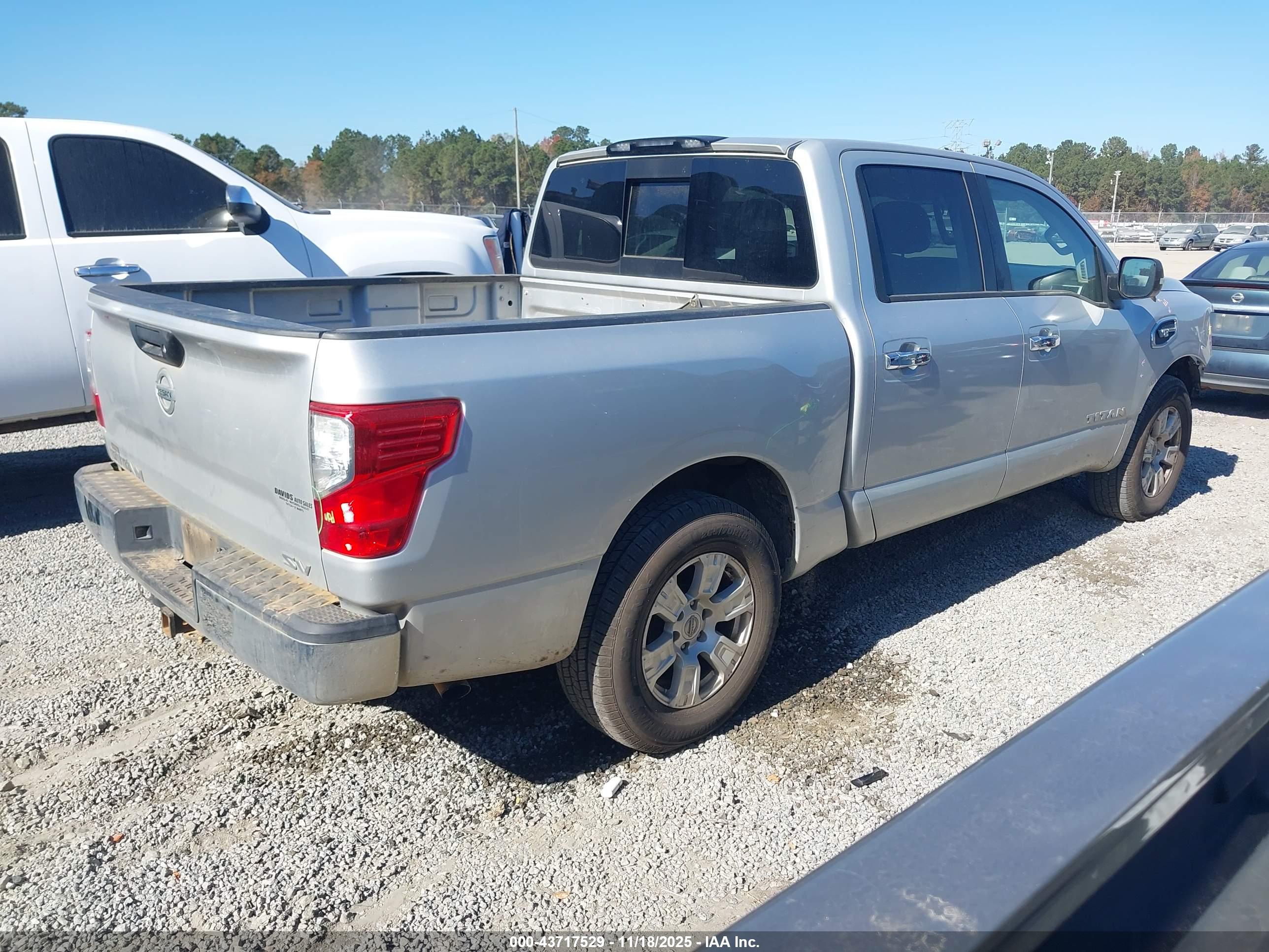 NISSAN TITAN image 4