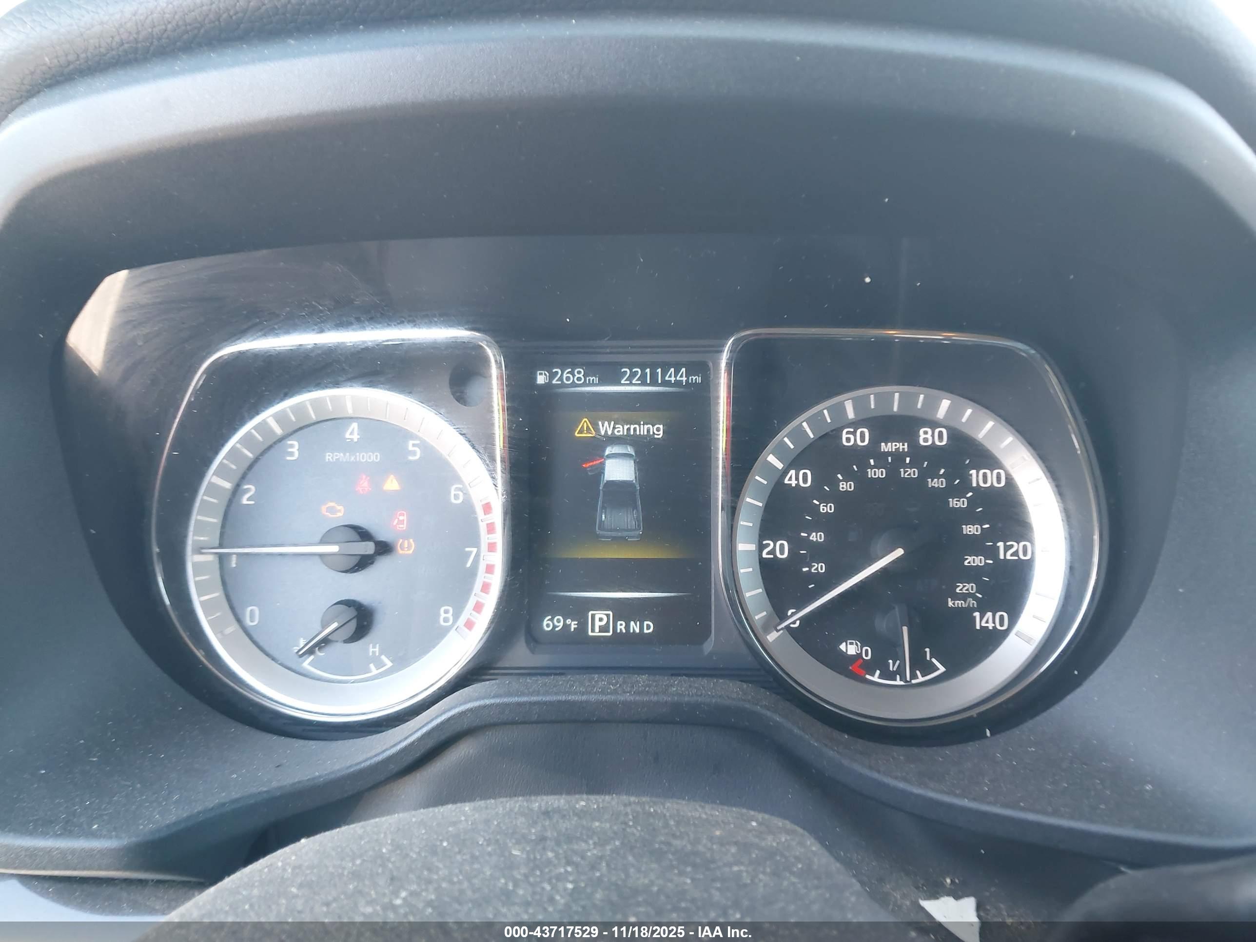 NISSAN TITAN image 7
