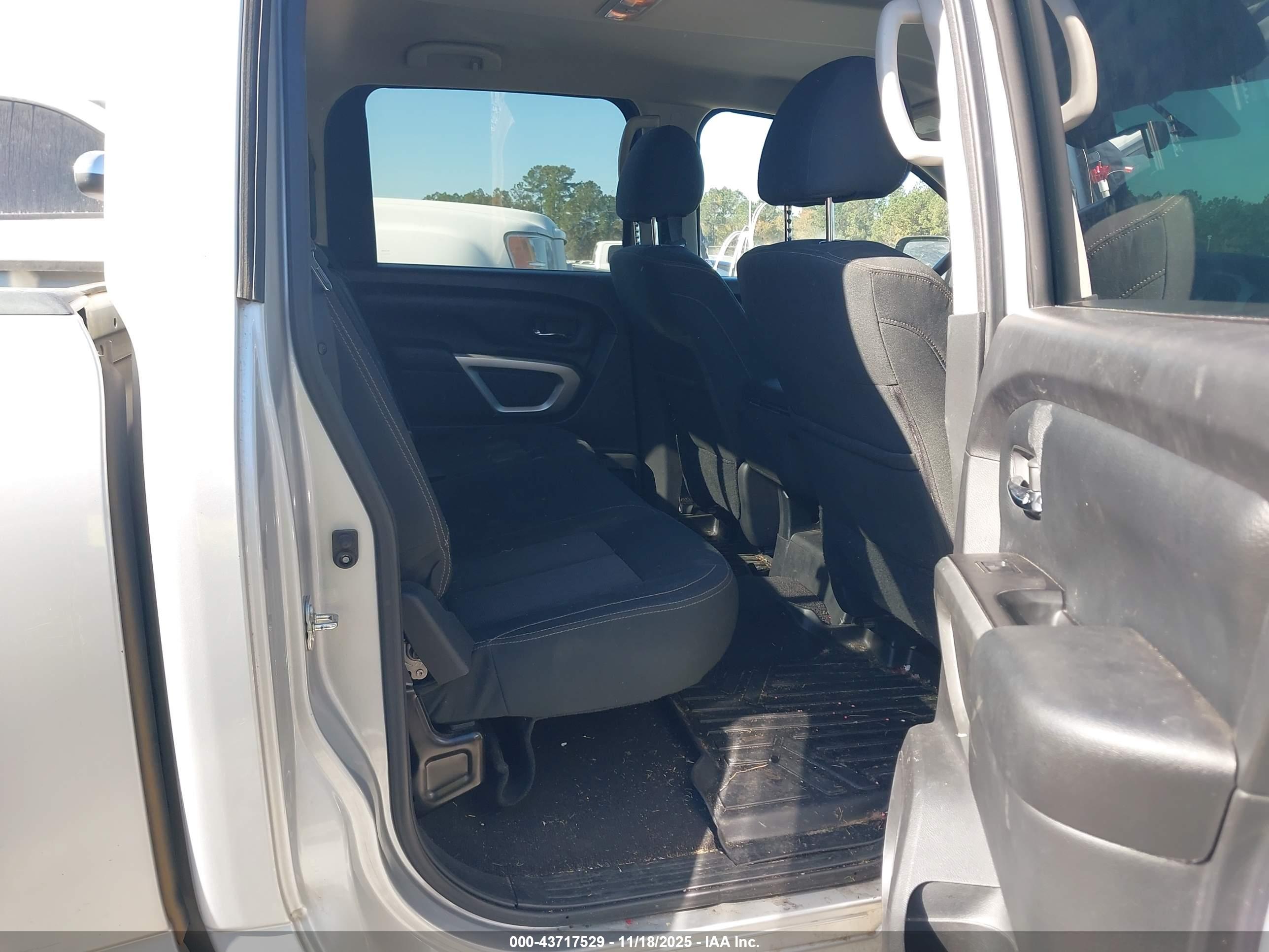 NISSAN TITAN image 8