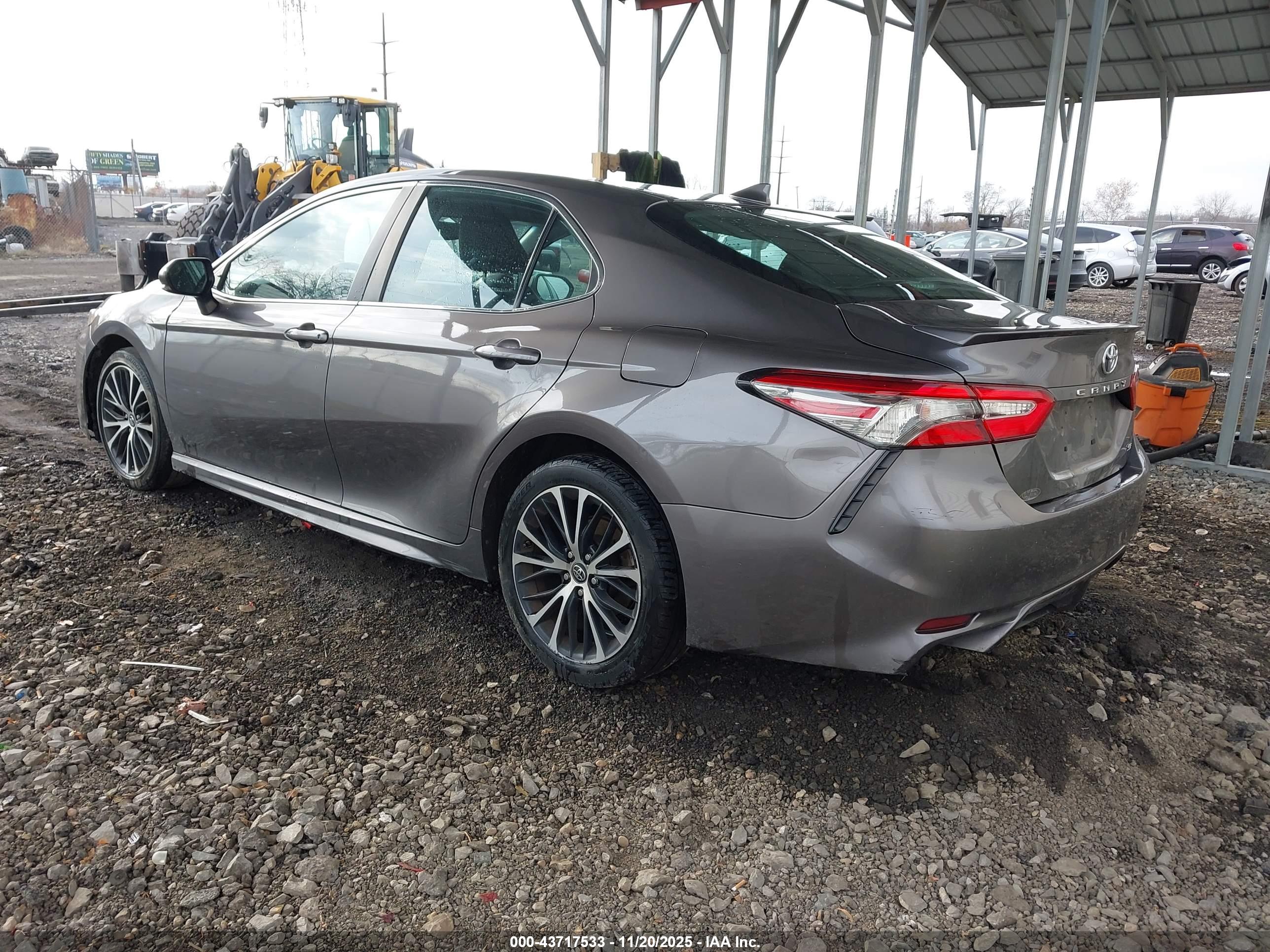 TOYOTA CAMRY image 3