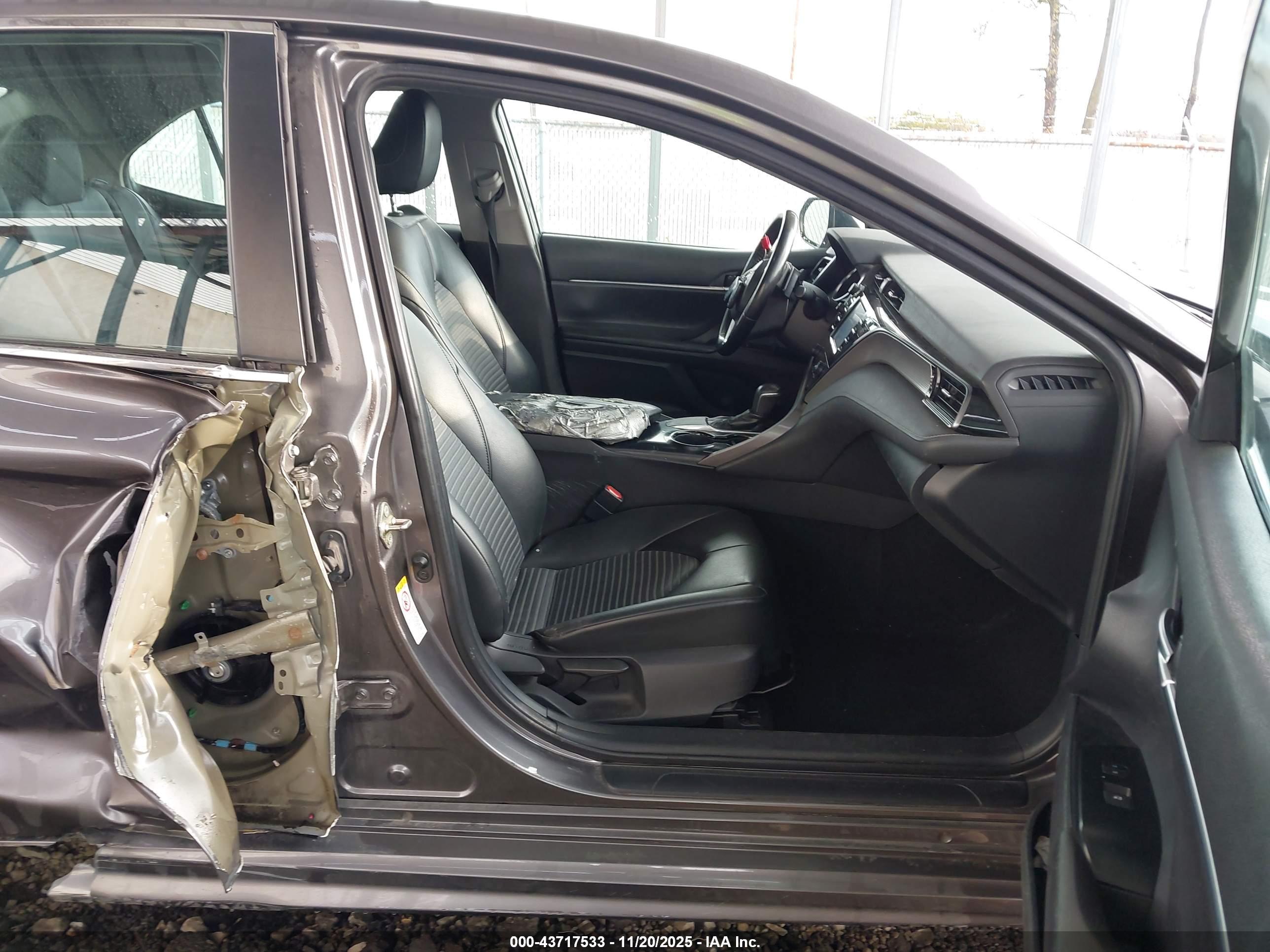 TOYOTA CAMRY image 5
