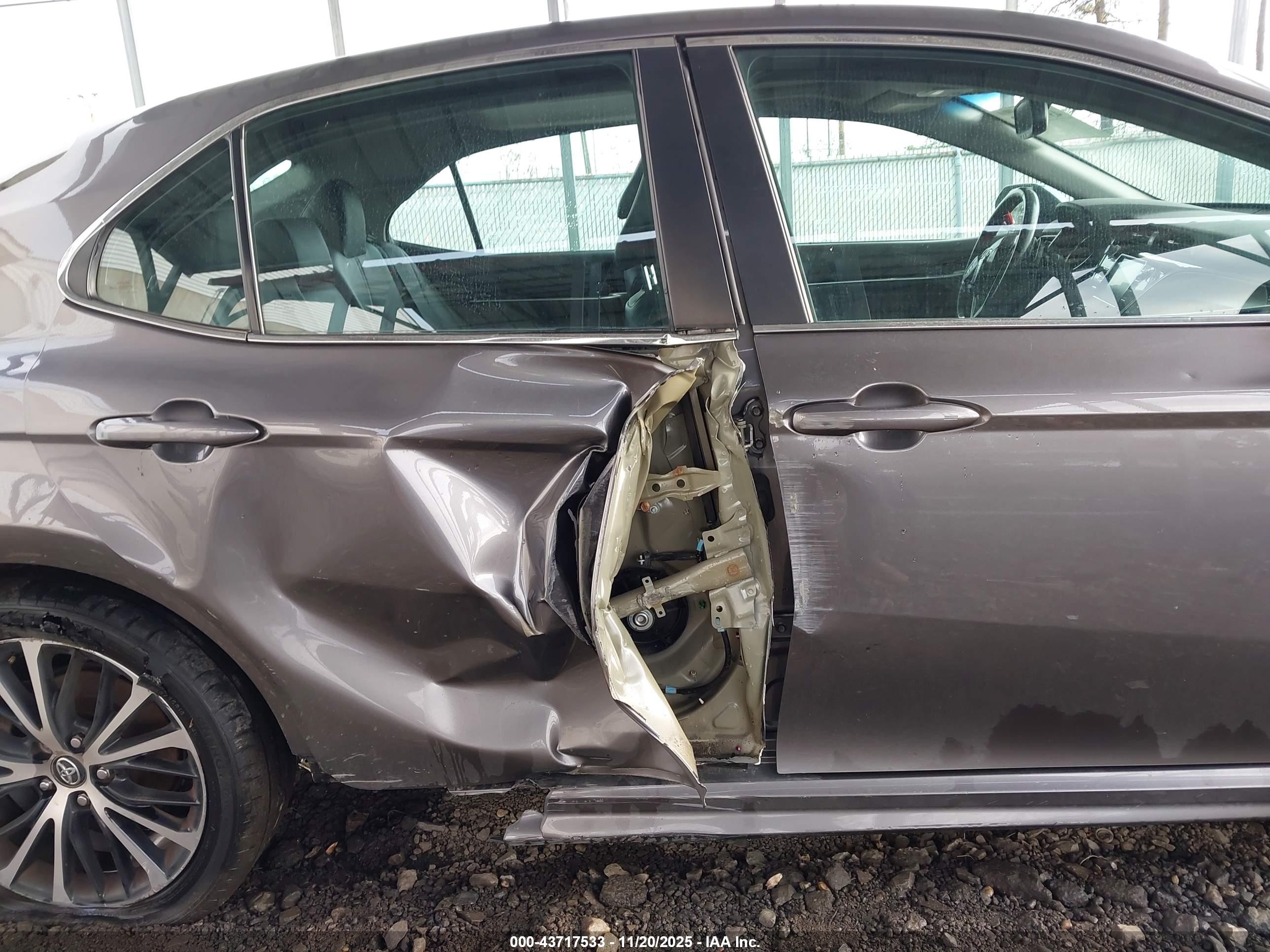 TOYOTA CAMRY image 6