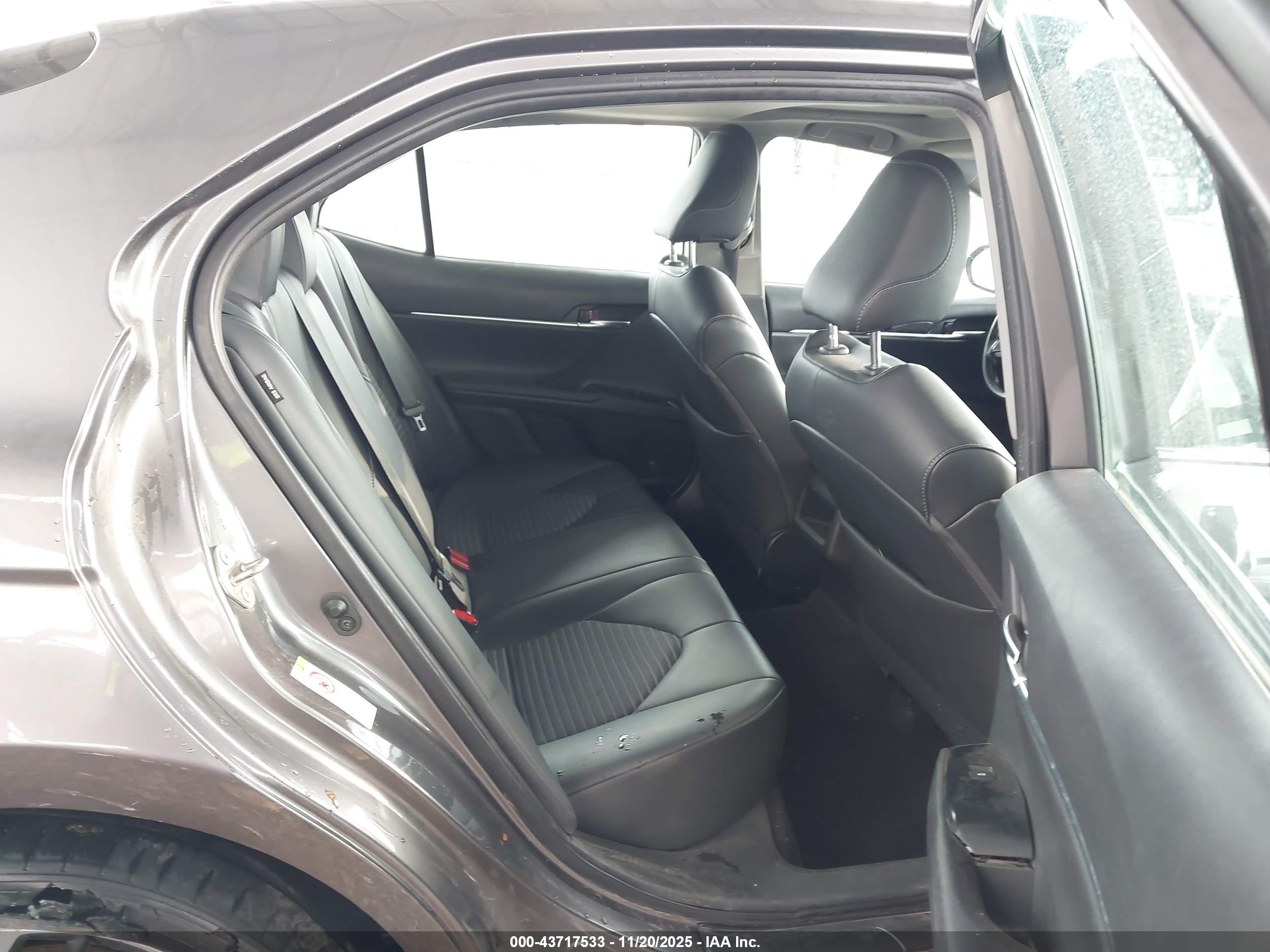 TOYOTA CAMRY image 8