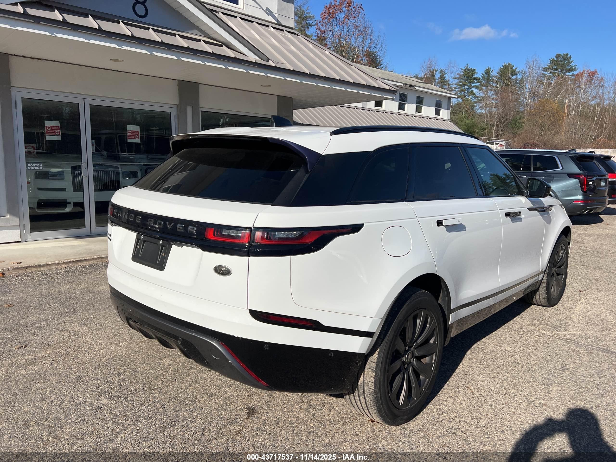 LAND ROVER image 4