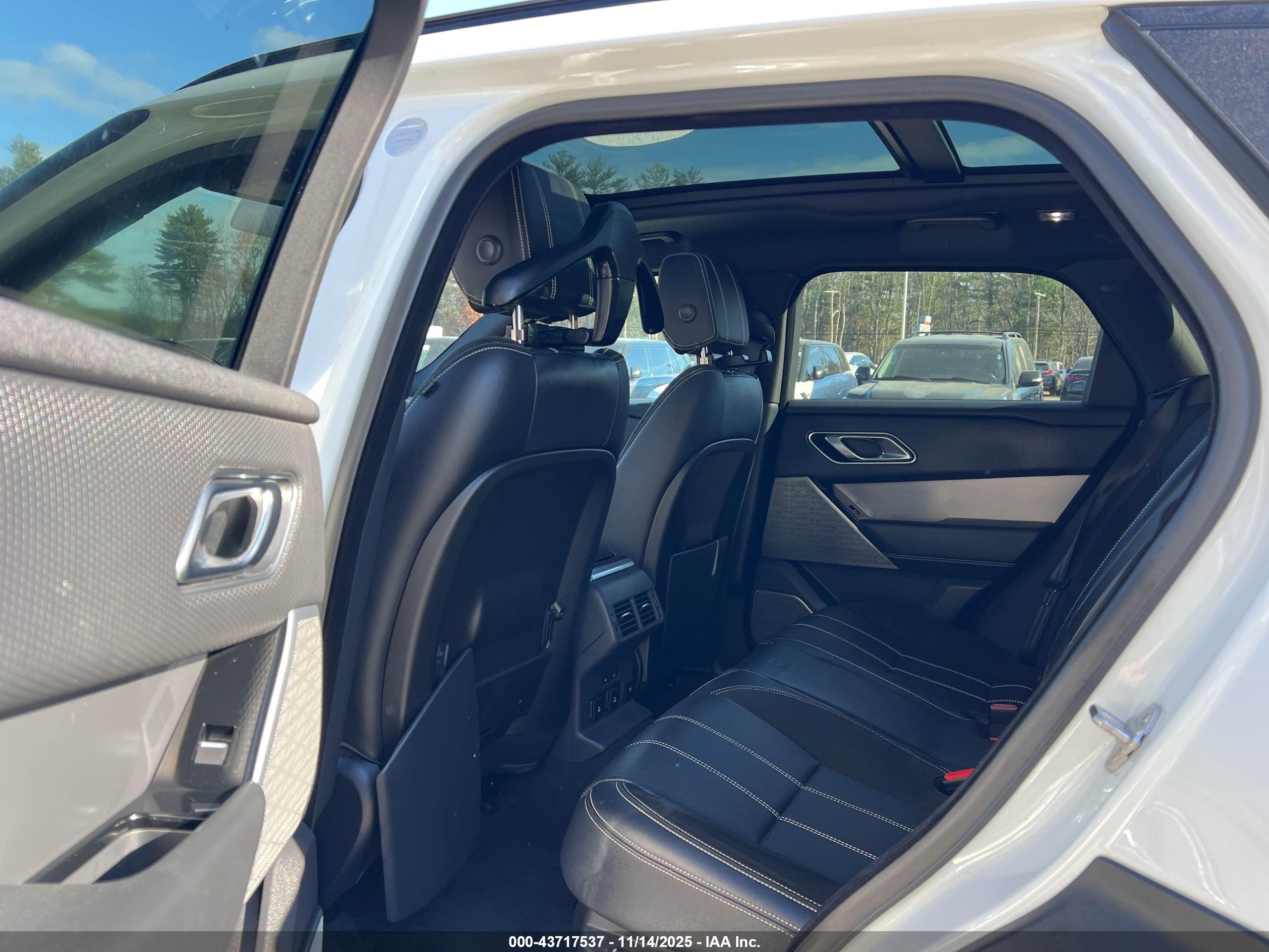 LAND ROVER image 8