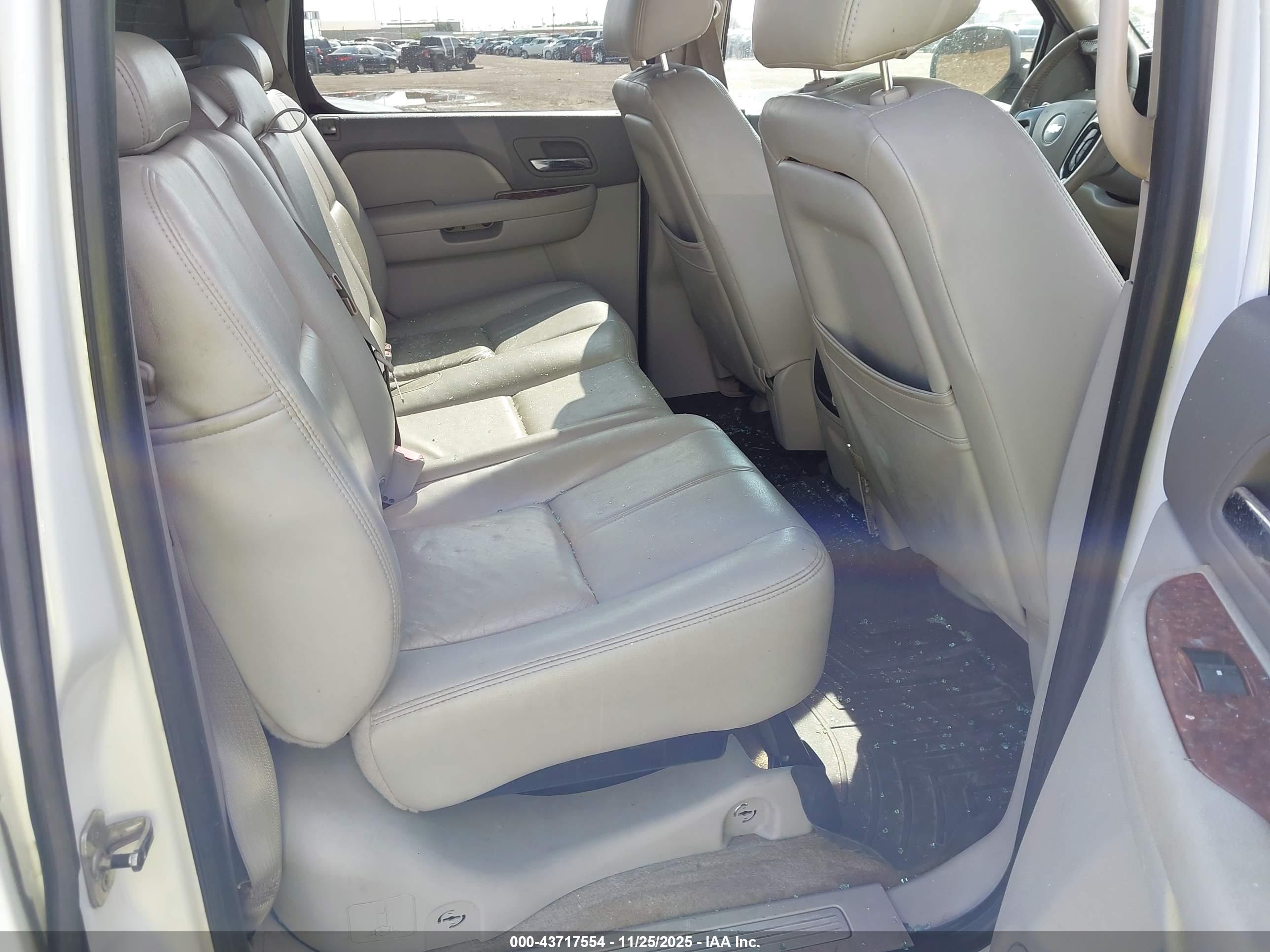 CHEVROLET AVALANCHE image 8