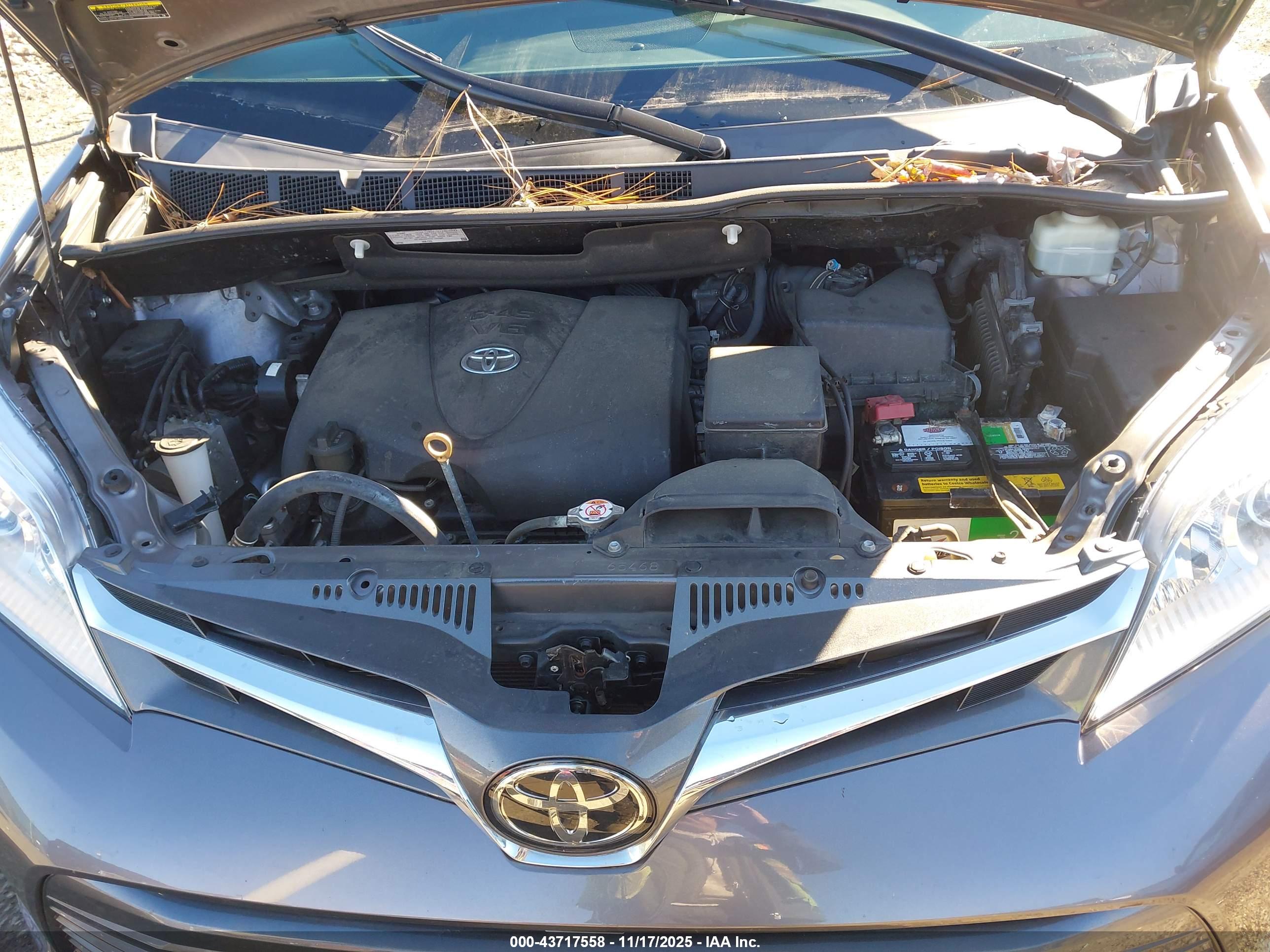 TOYOTA SIENNA image 10