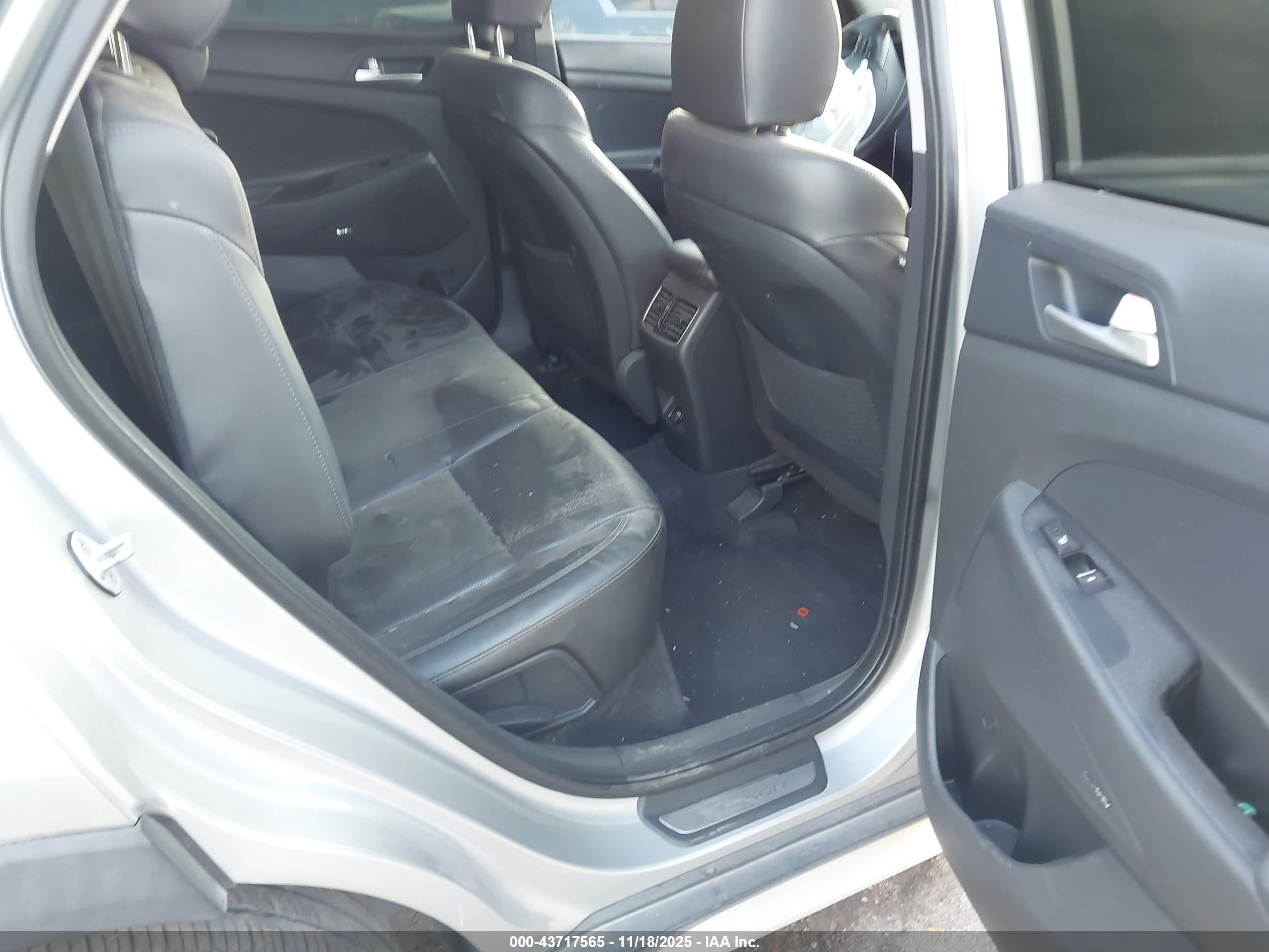 HYUNDAI TUCSON image 8