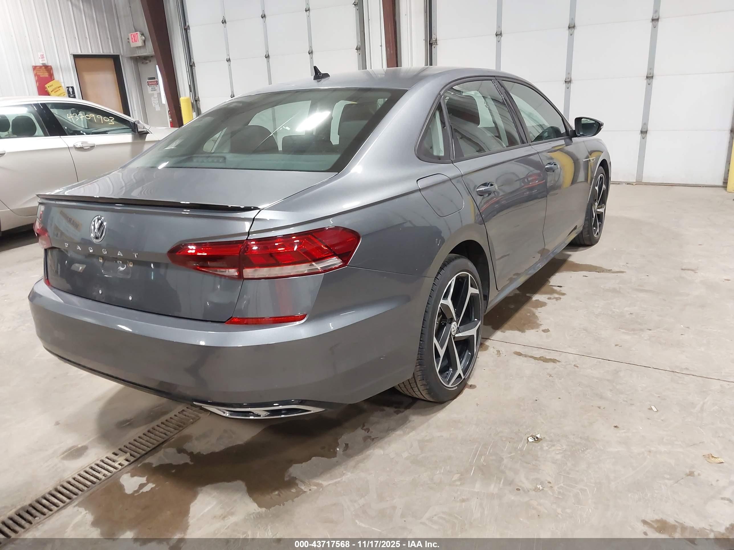 VOLKSWAGEN PASSAT image 4