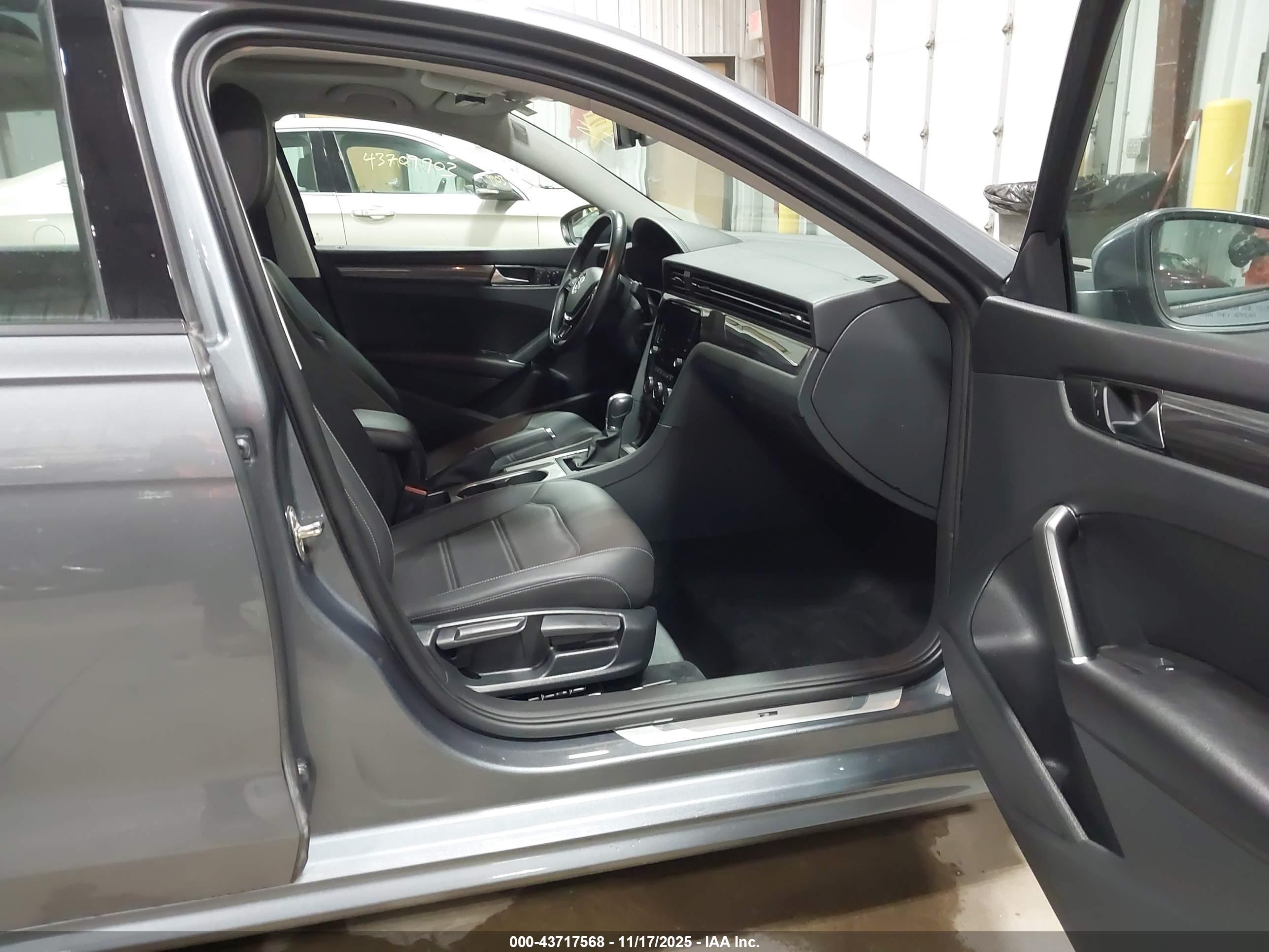VOLKSWAGEN PASSAT image 5