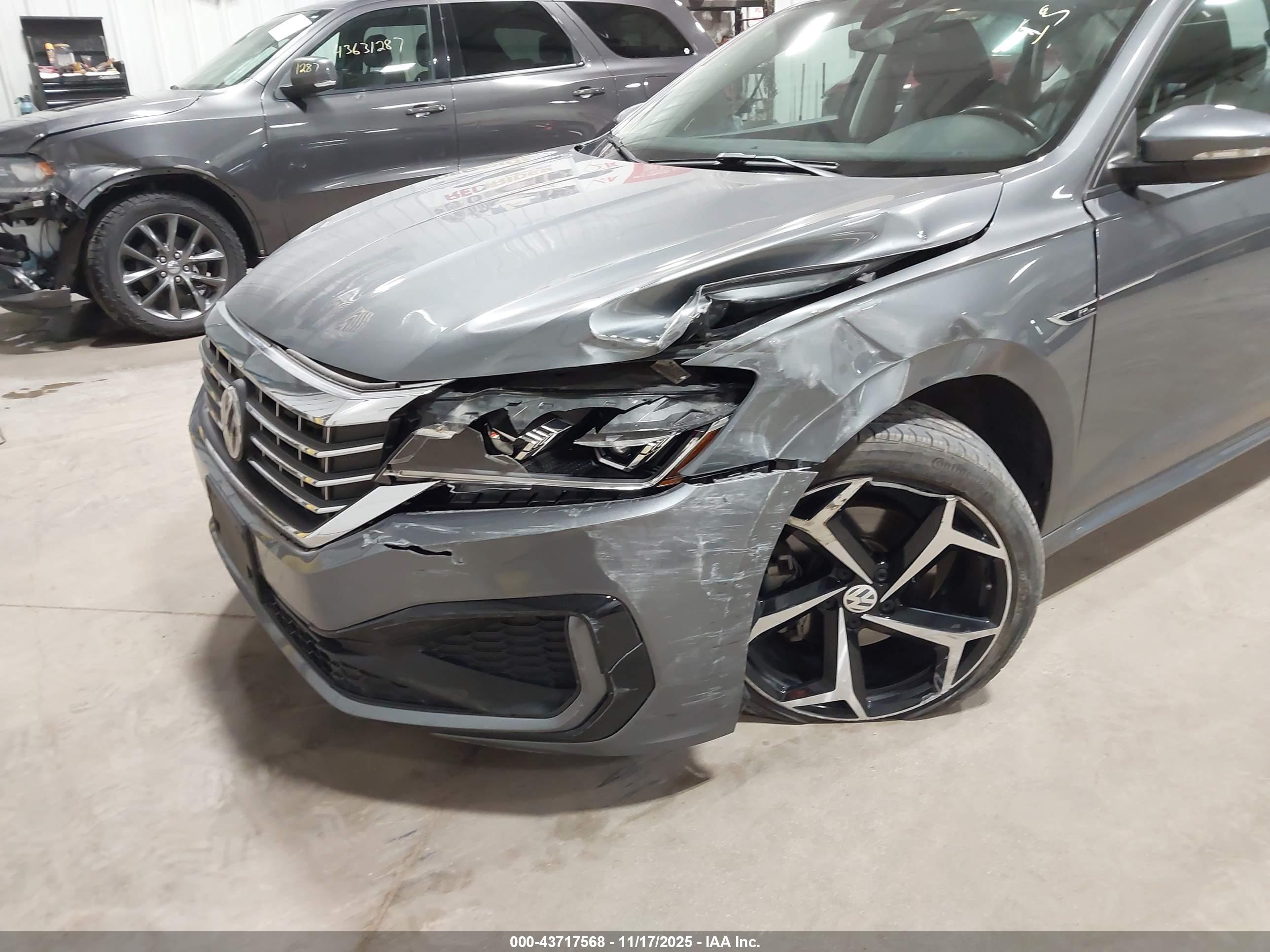VOLKSWAGEN PASSAT image 6