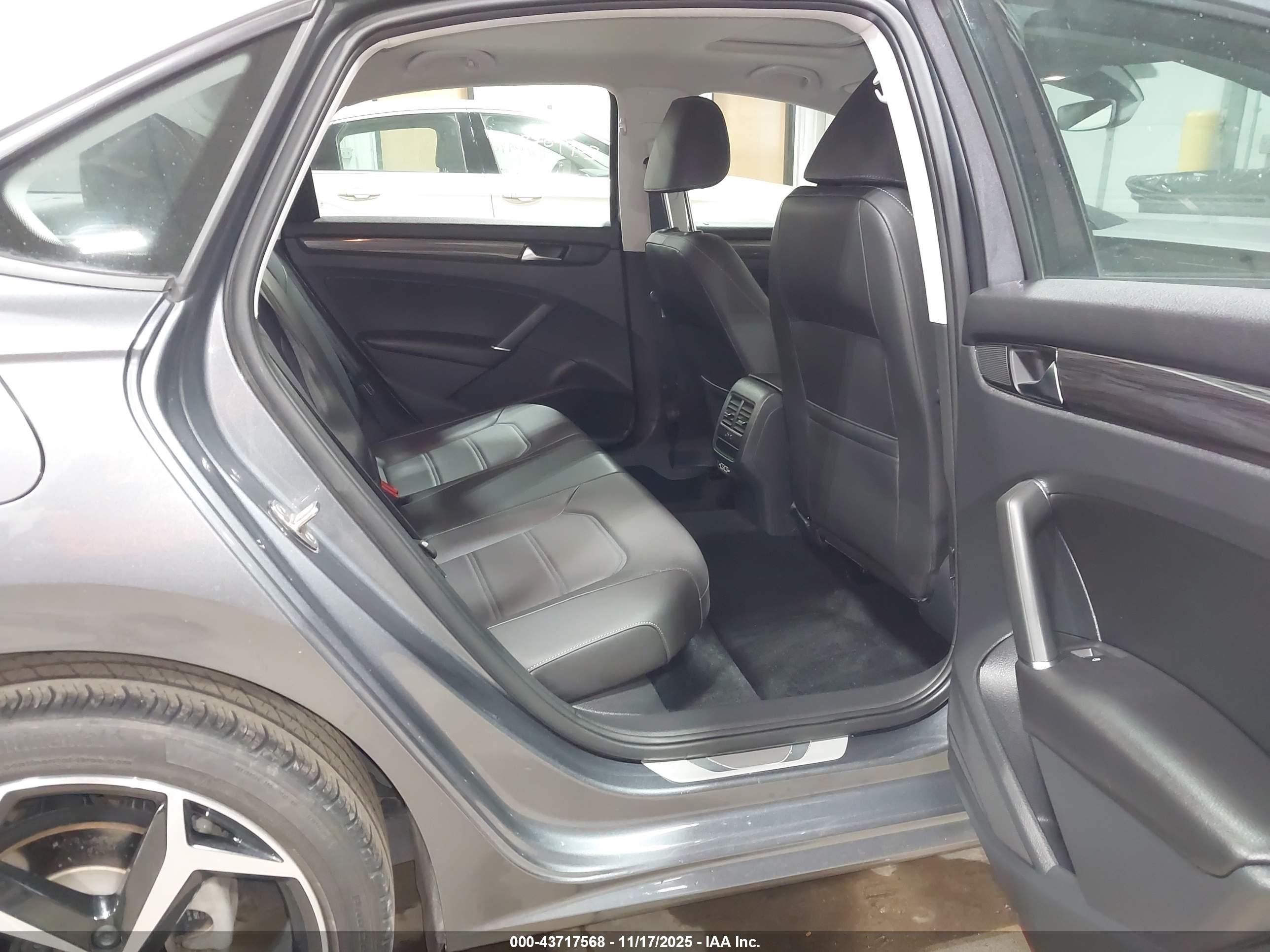 VOLKSWAGEN PASSAT image 8