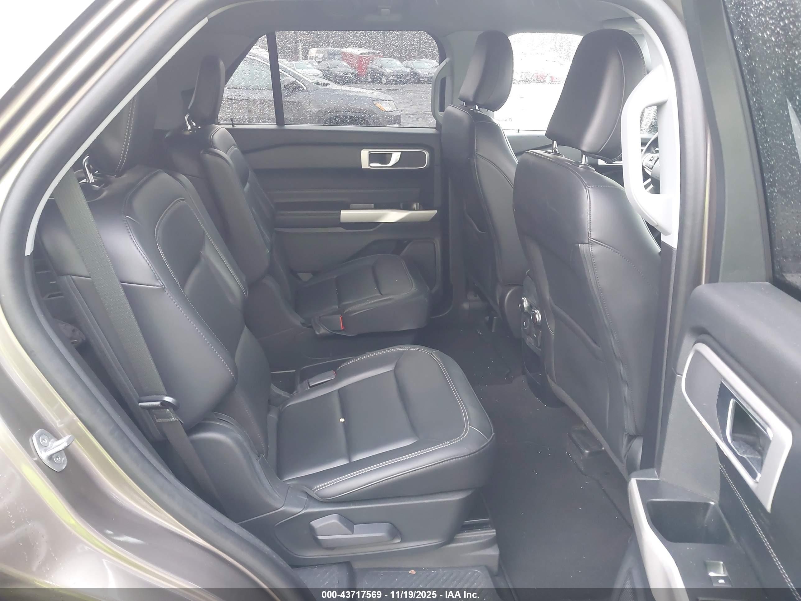 FORD EXPLORER image 8