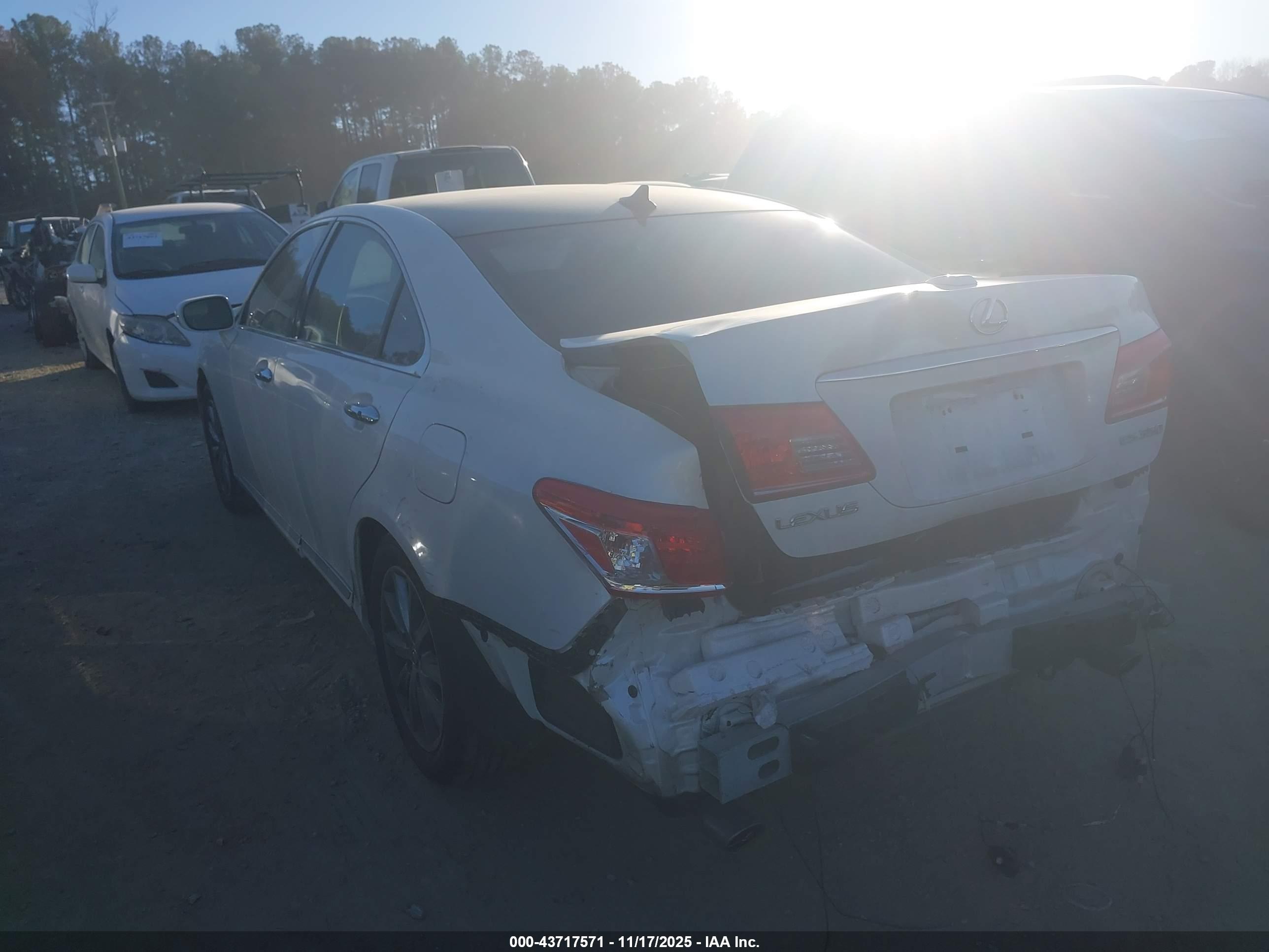LEXUS ES image 3