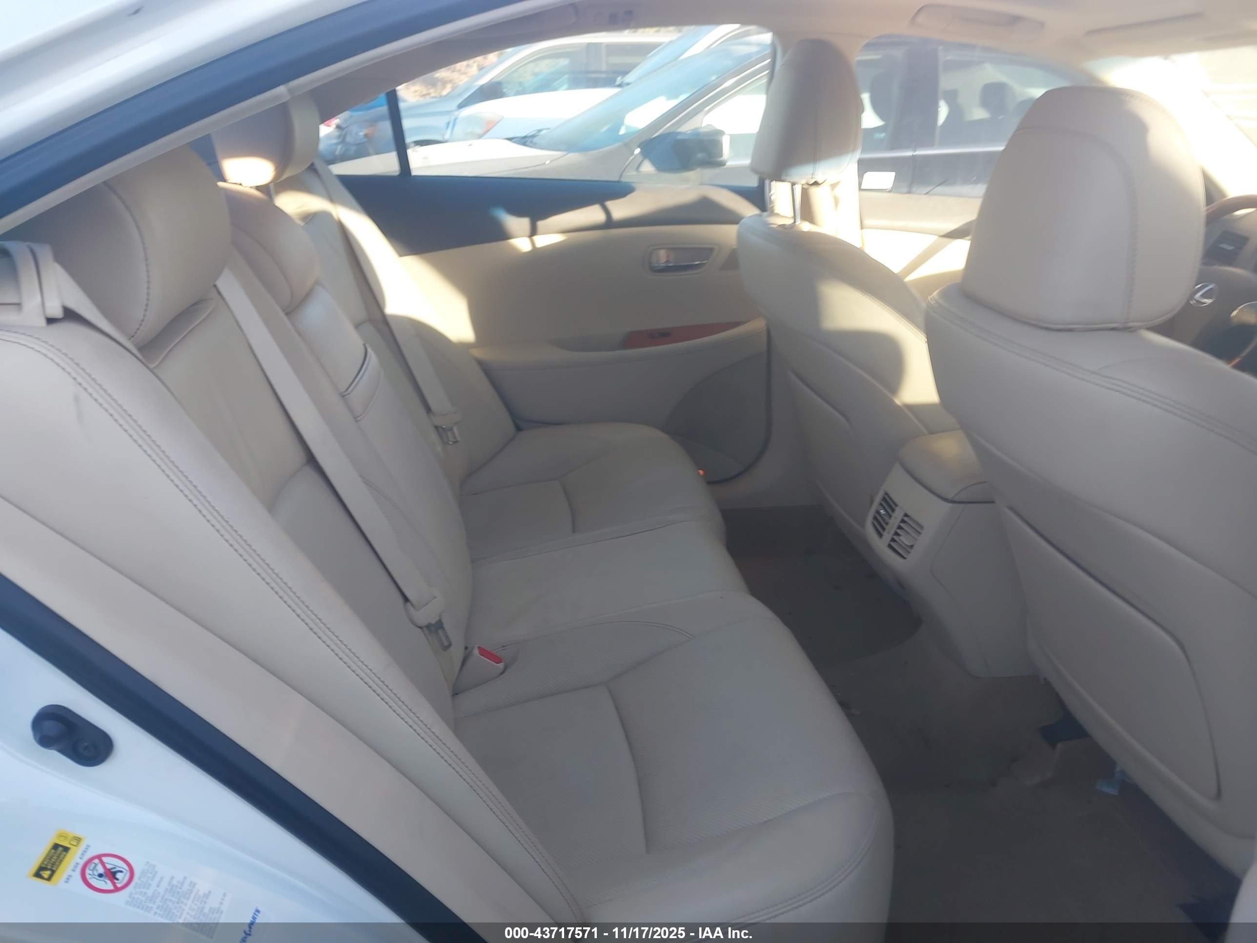 LEXUS ES image 8