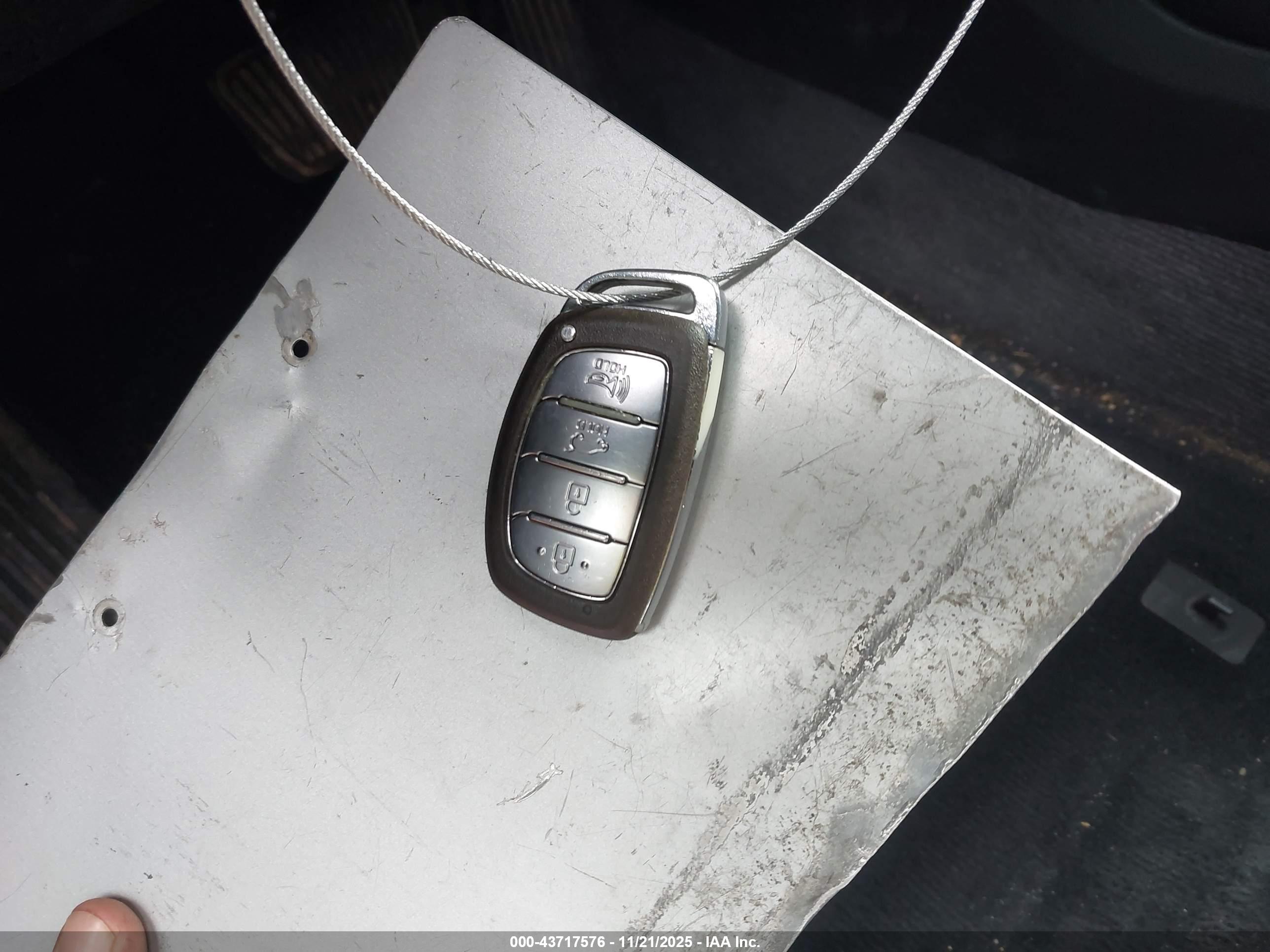 HYUNDAI TUCSON image 11
