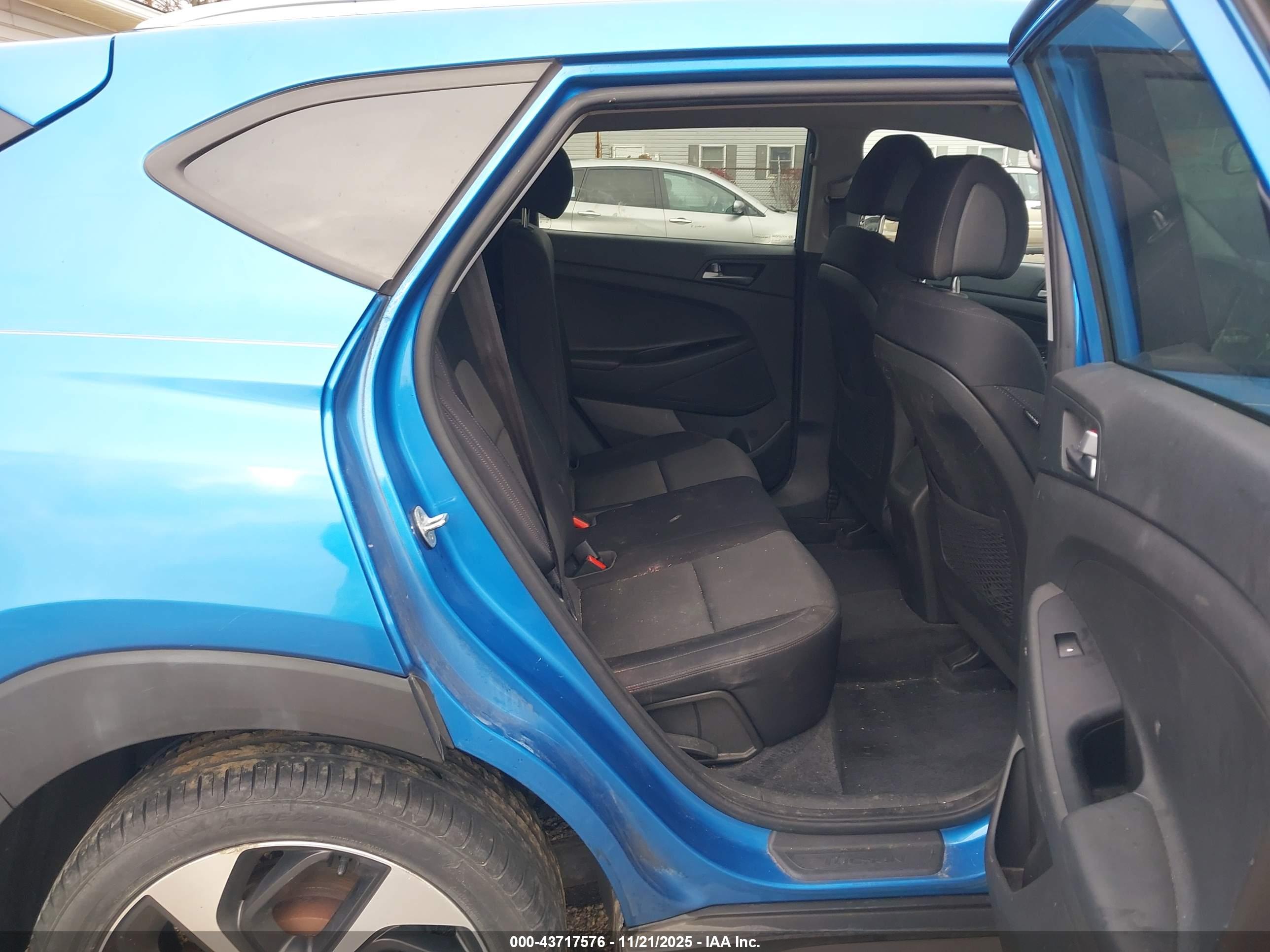 HYUNDAI TUCSON image 8