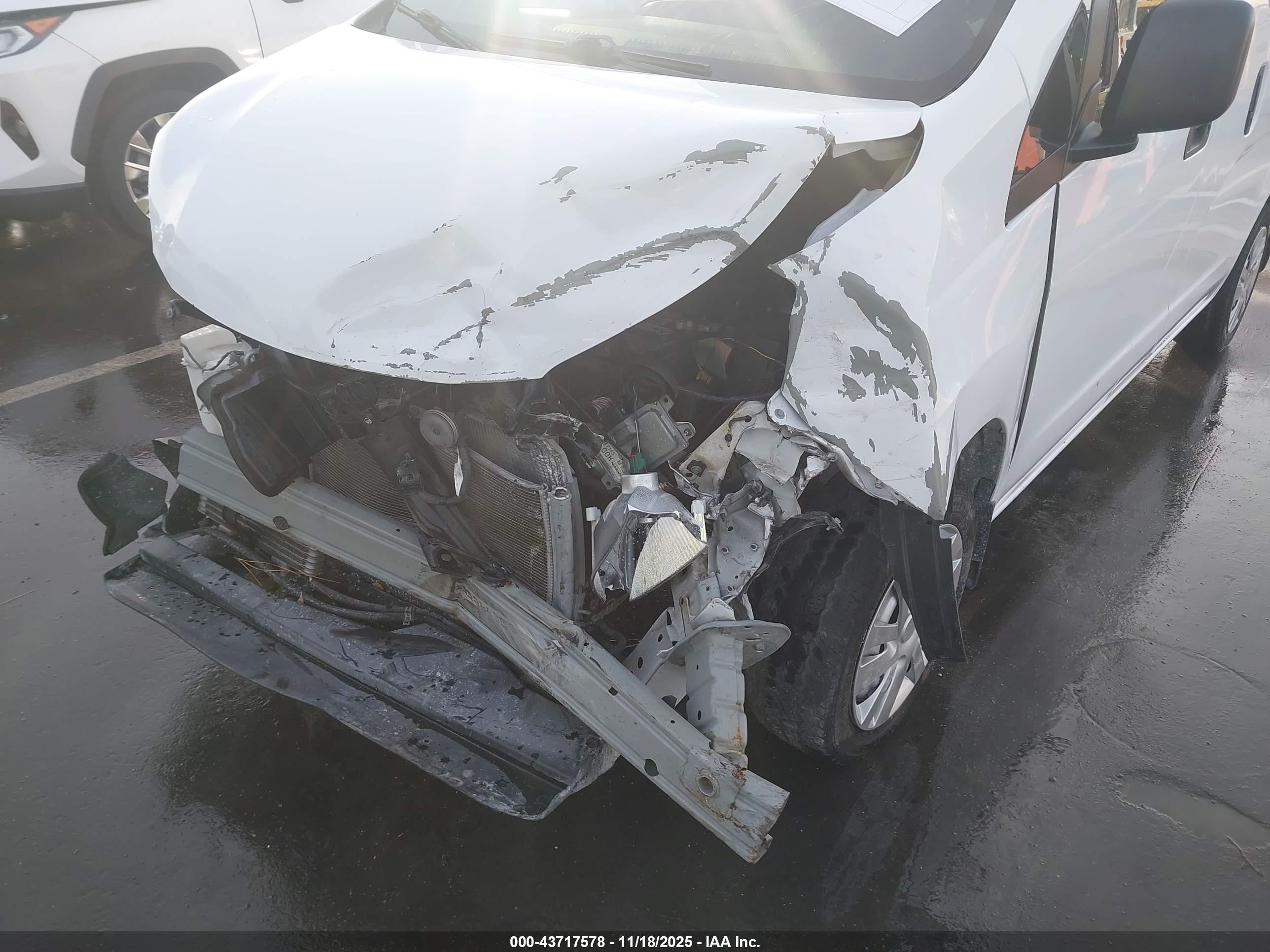 NISSAN NV200 image 6