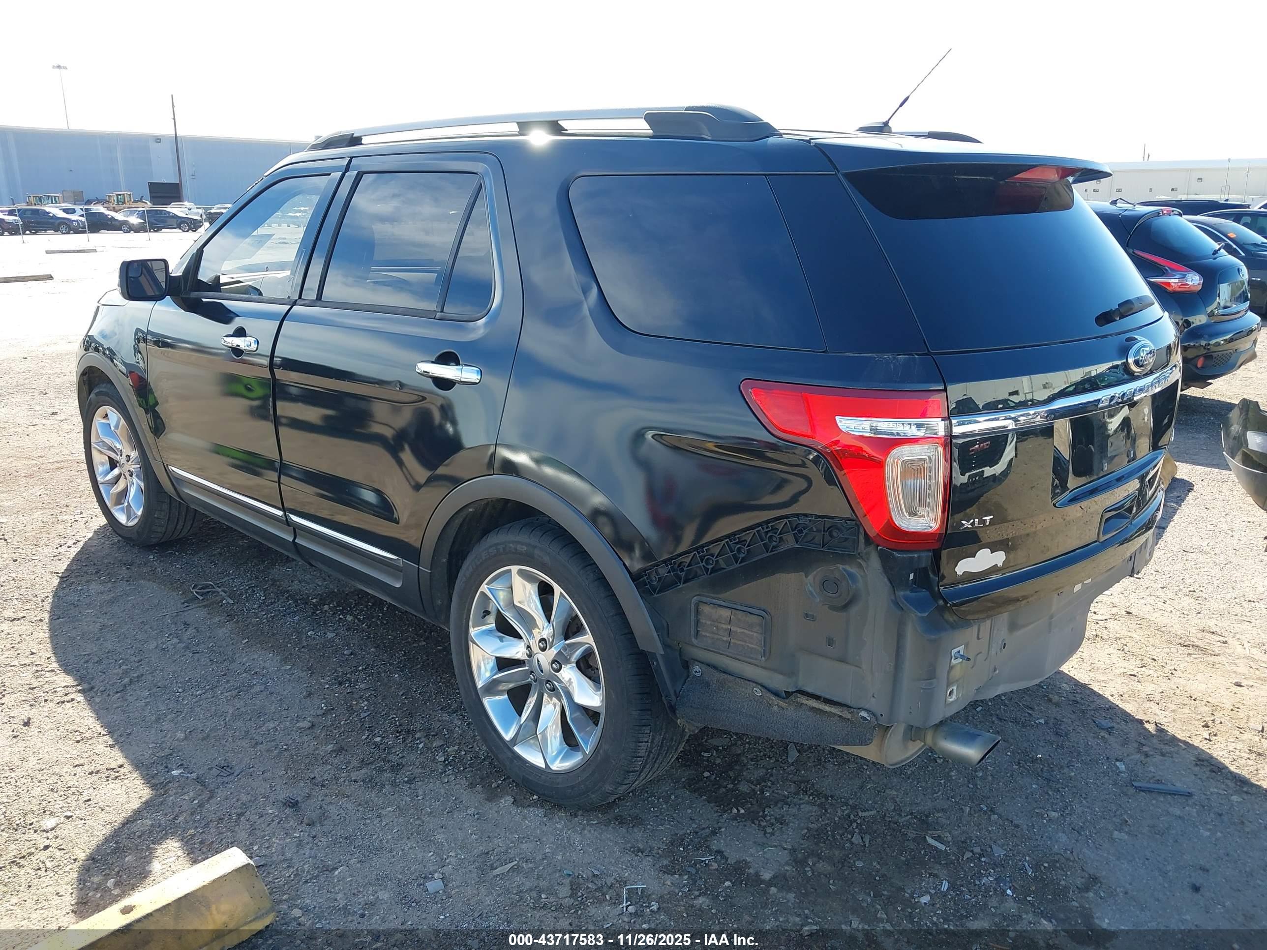 FORD EXPLORER image 3