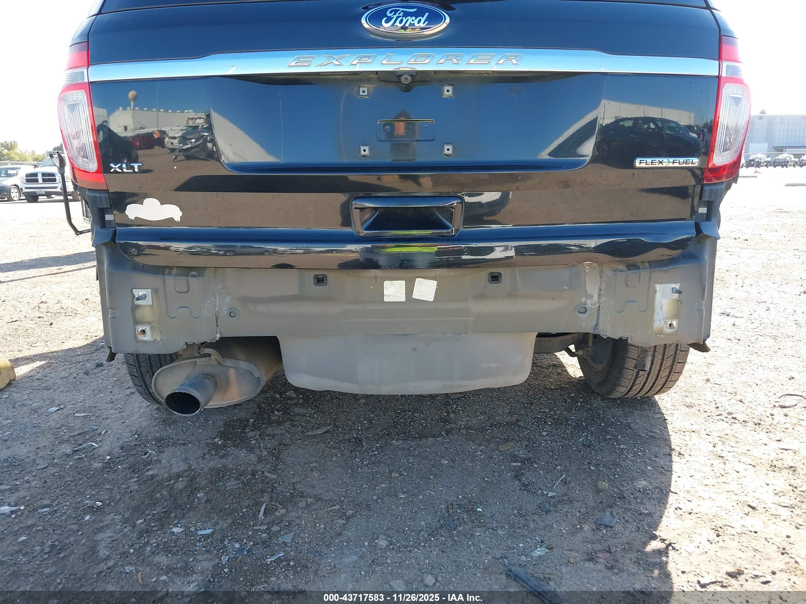 FORD EXPLORER image 6