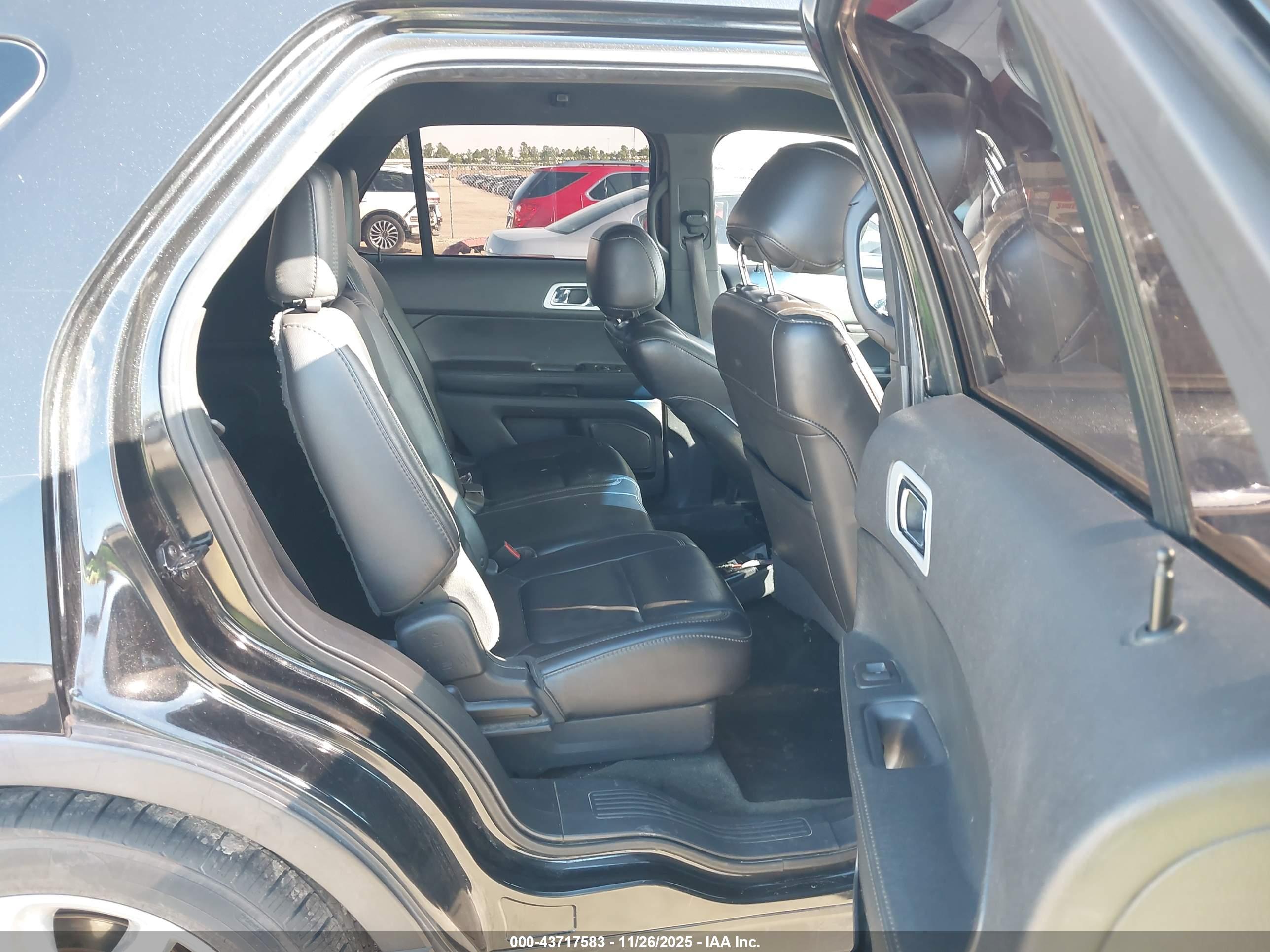 FORD EXPLORER image 8