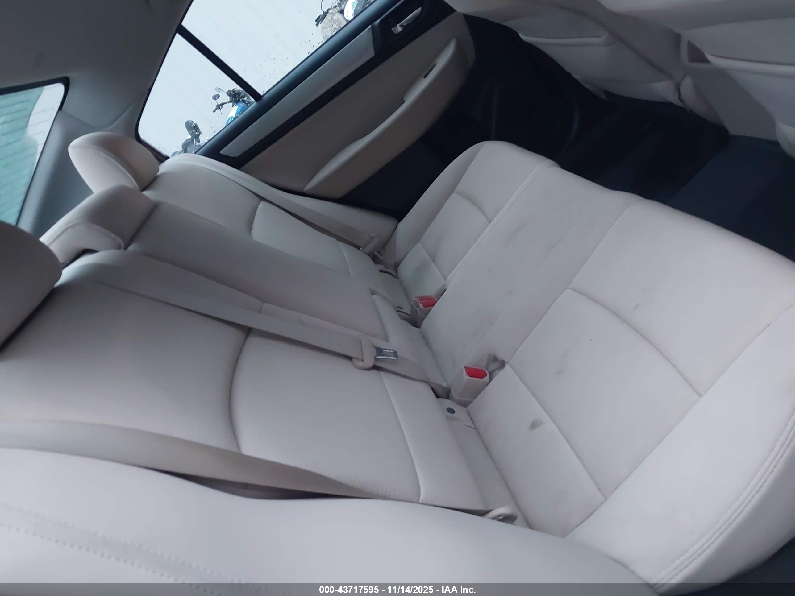 SUBARU LEGACY image 8