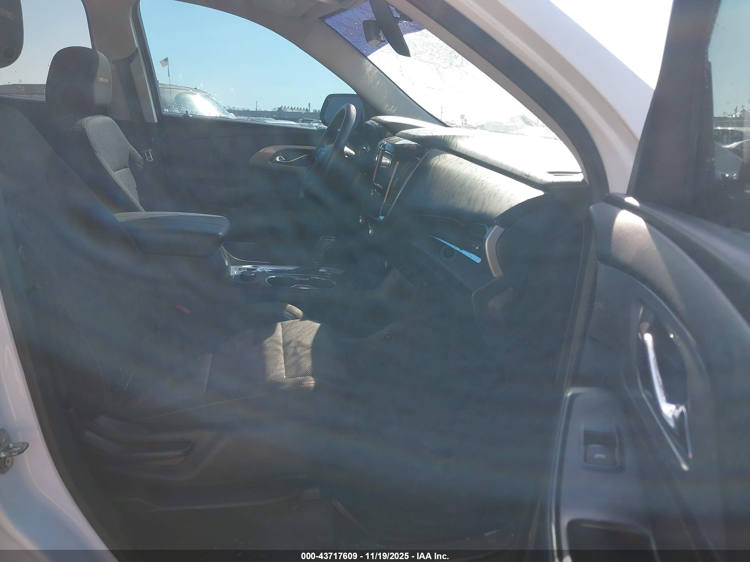 CHEVROLET TRAVERSE image 5