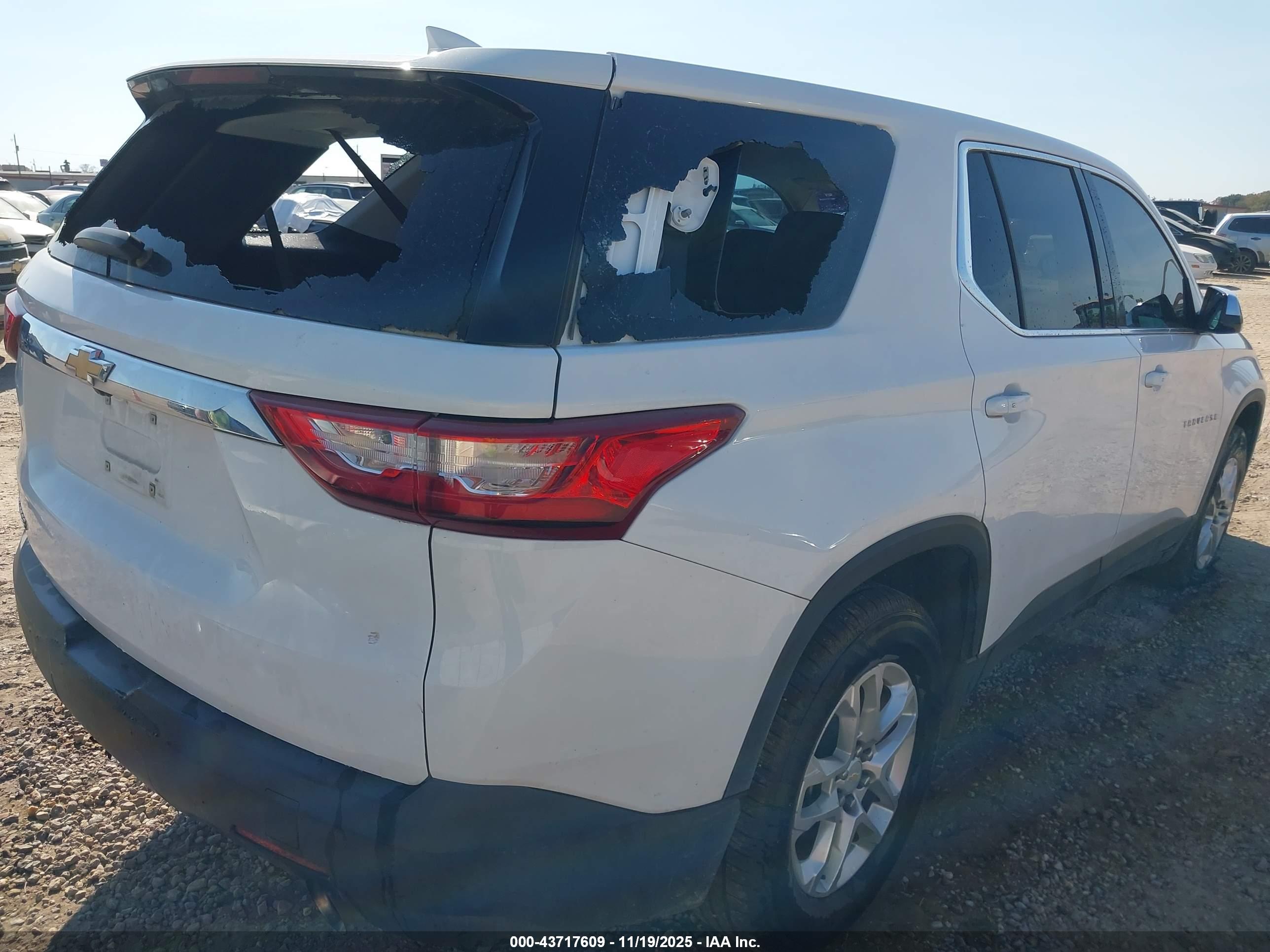 CHEVROLET TRAVERSE image 6