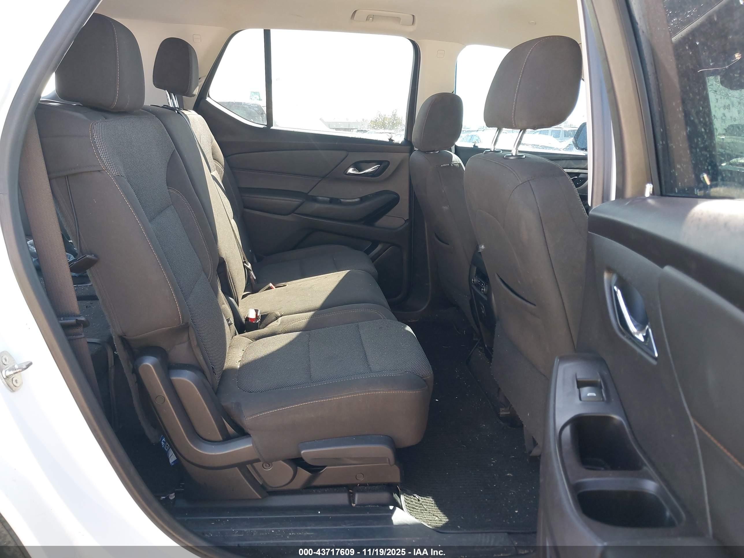 CHEVROLET TRAVERSE image 8