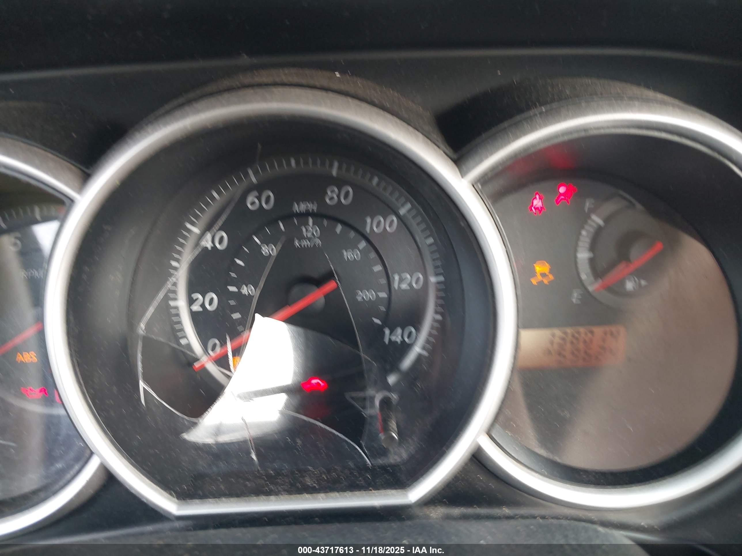 NISSAN VERSA image 7