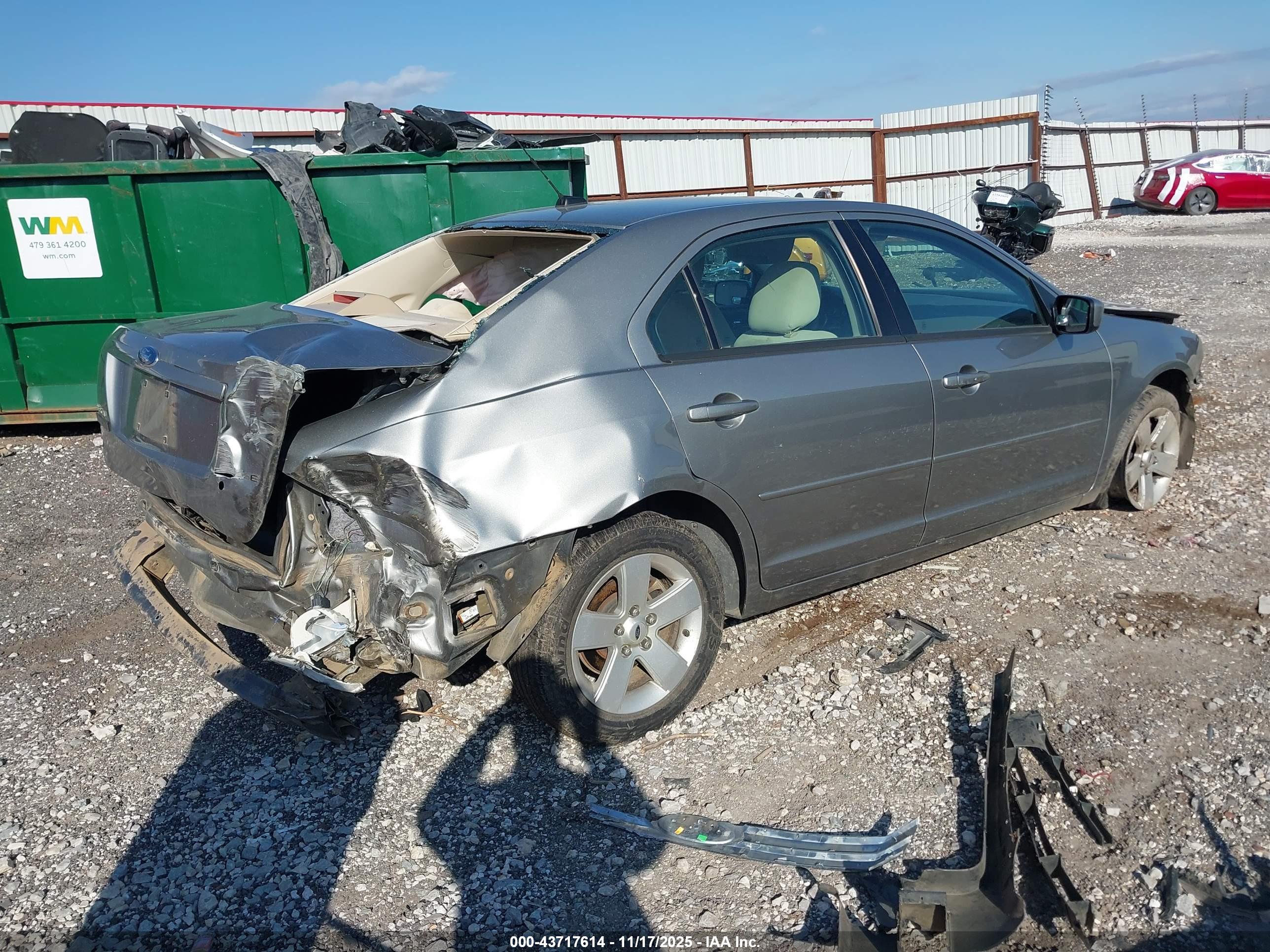 FORD FUSION image 4