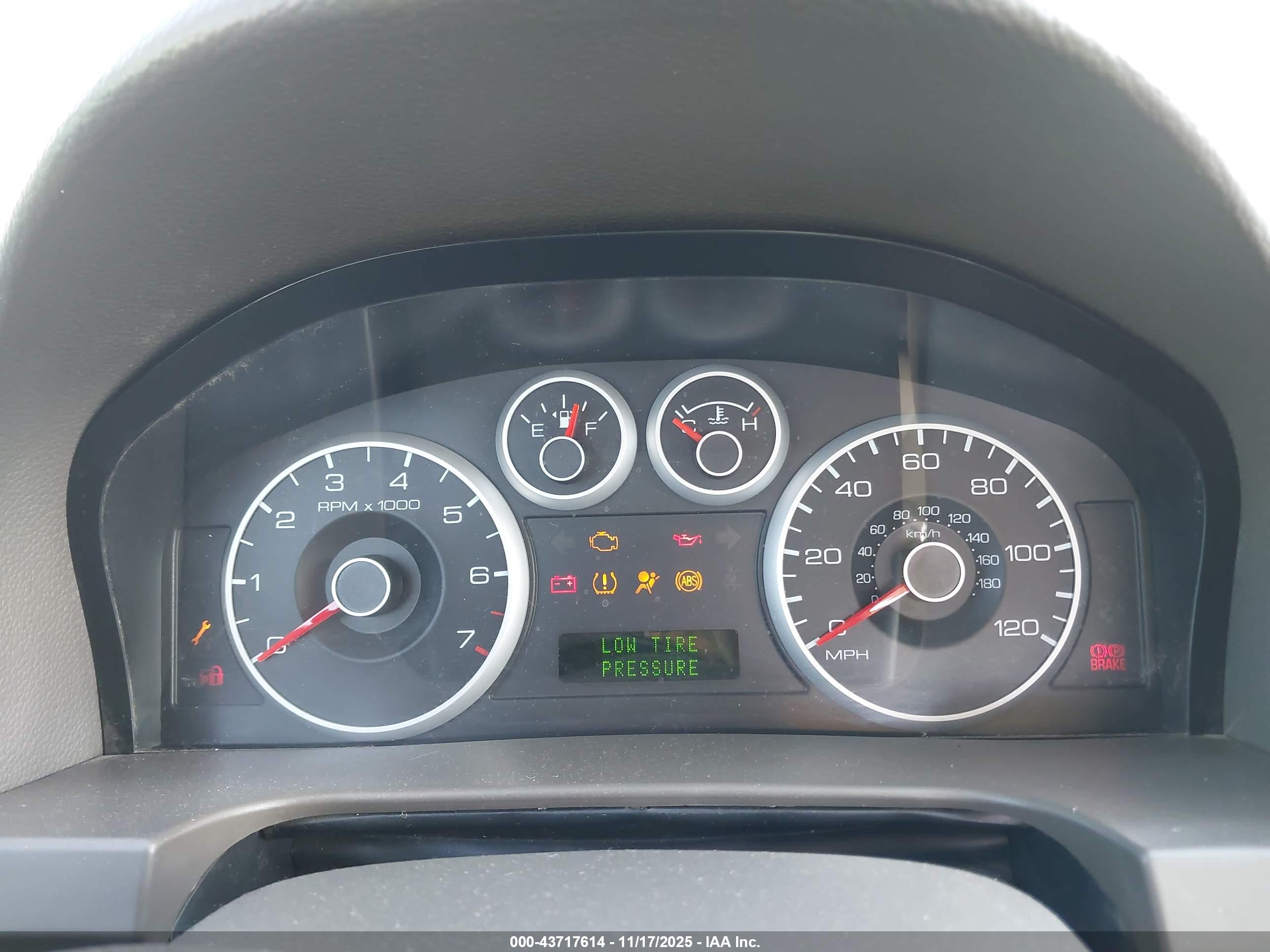 FORD FUSION image 7