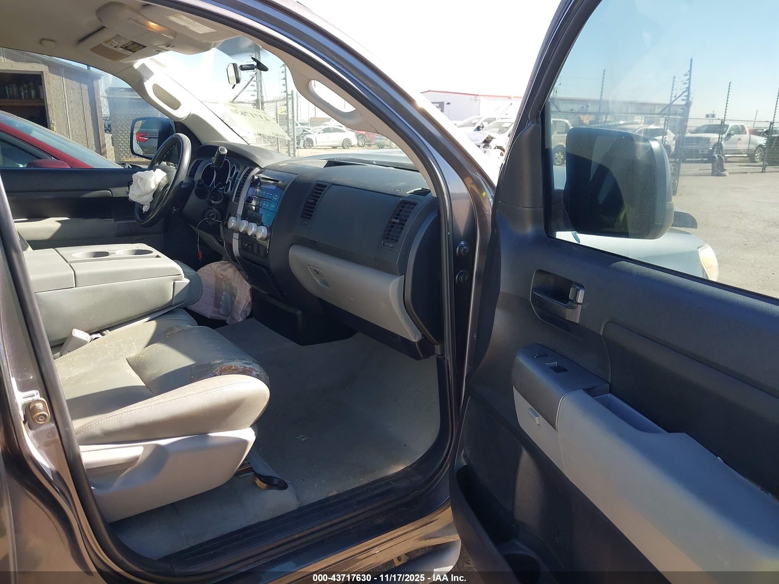 TOYOTA TUNDRA image 5