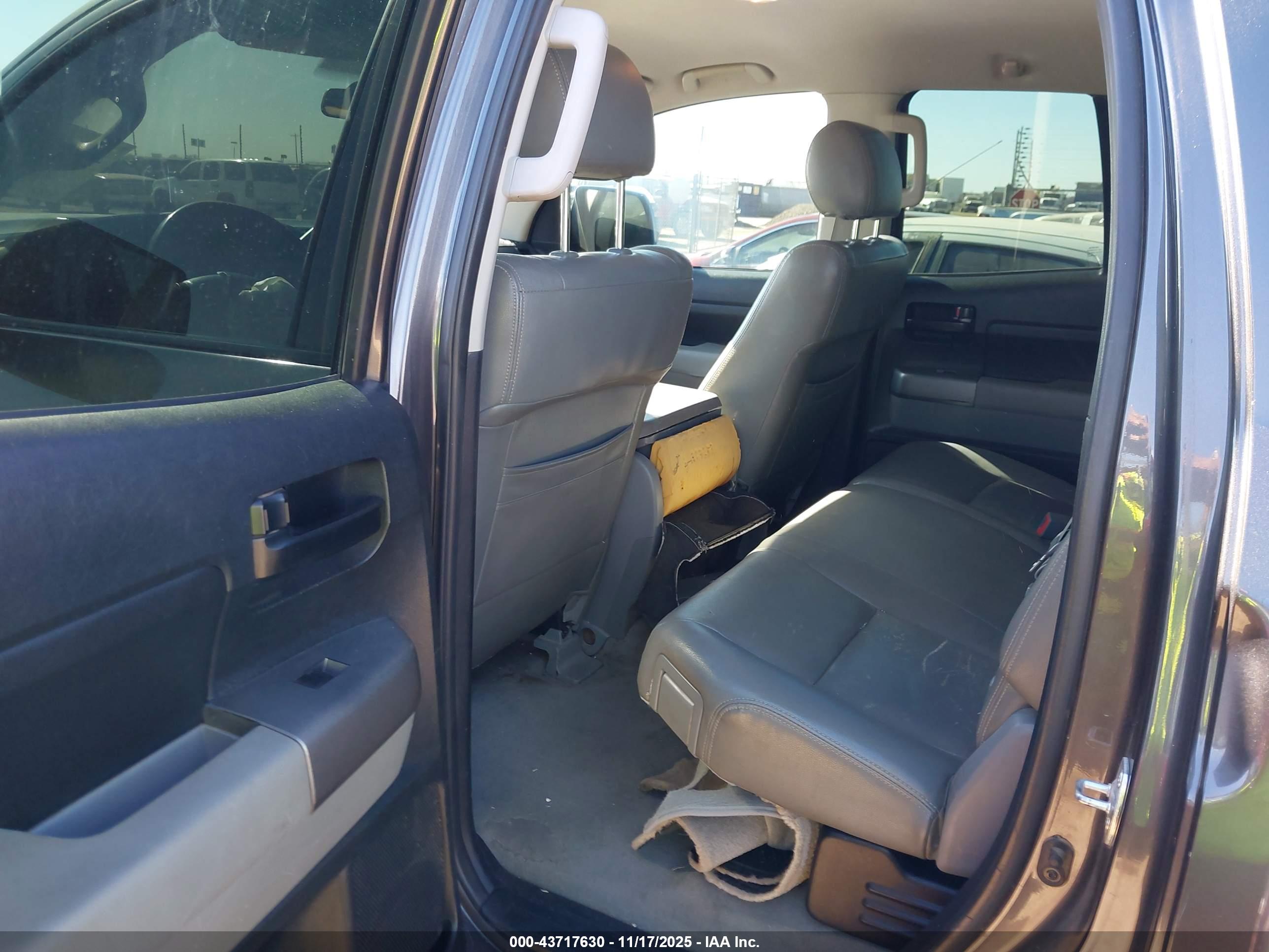 TOYOTA TUNDRA image 8