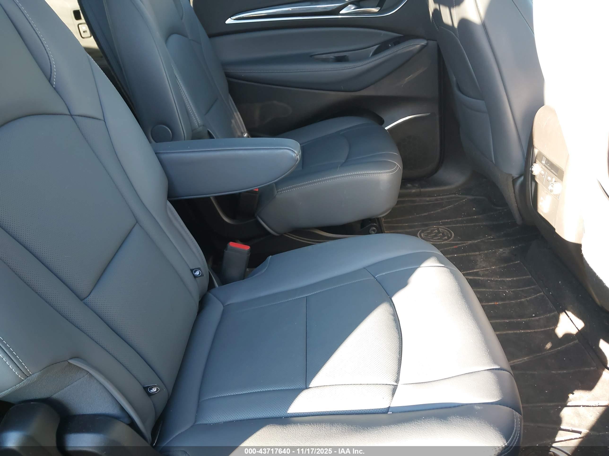 BUICK ENCLAVE image 8