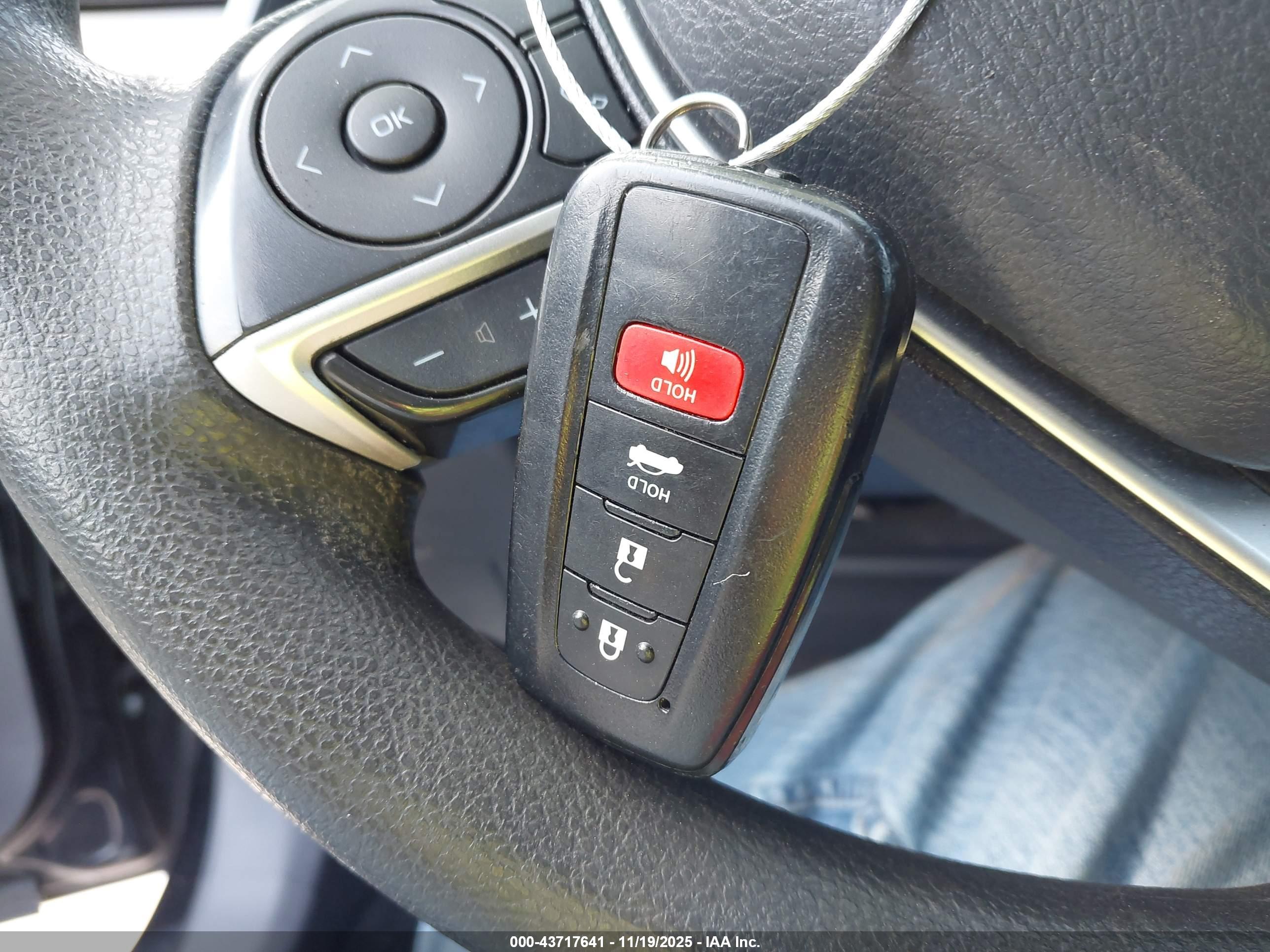 TOYOTA CAMRY image 11