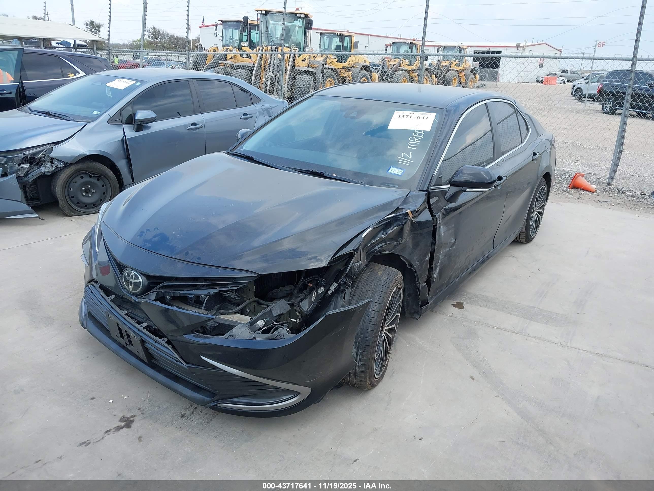 TOYOTA CAMRY image 2