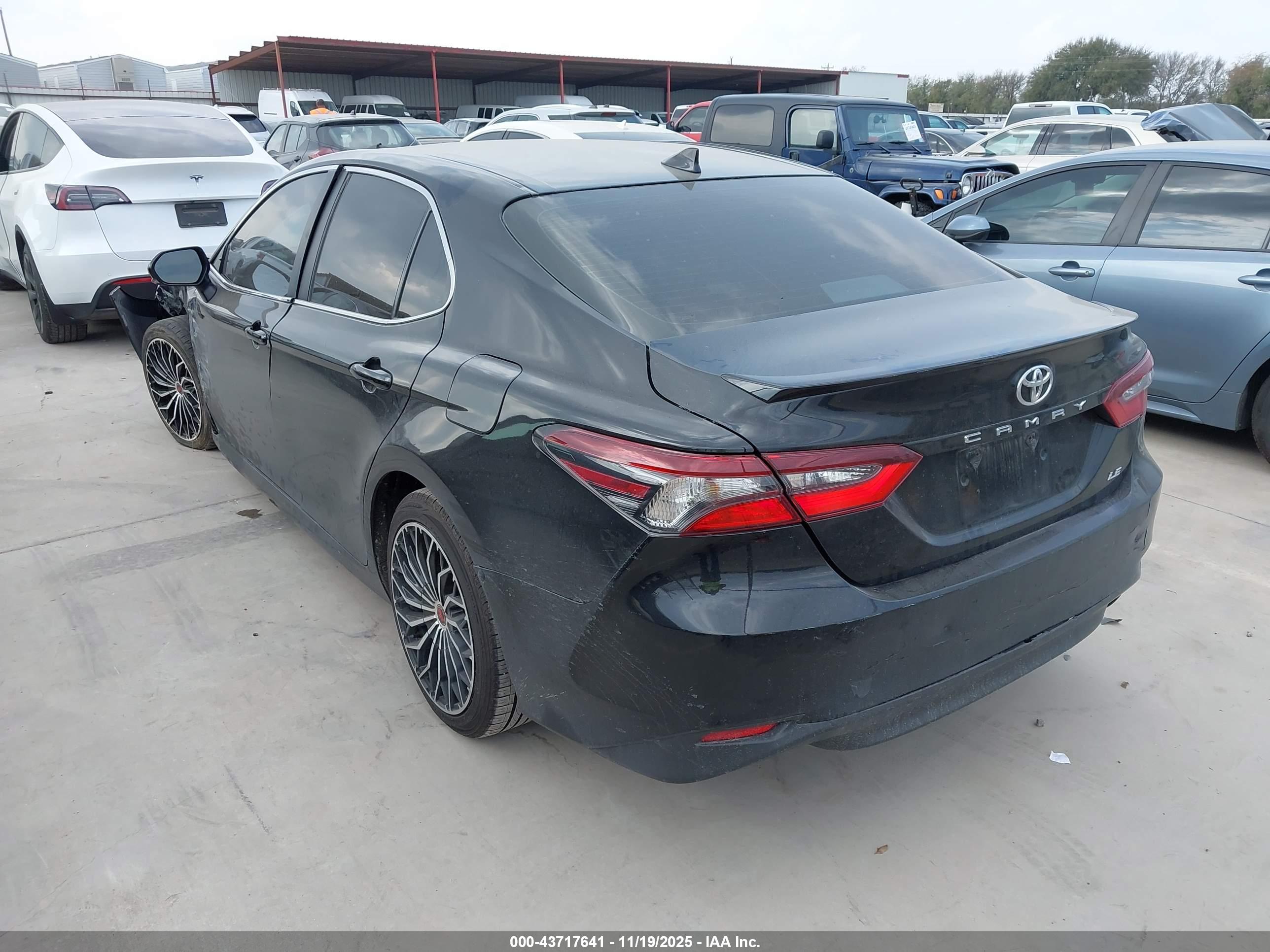 TOYOTA CAMRY image 3