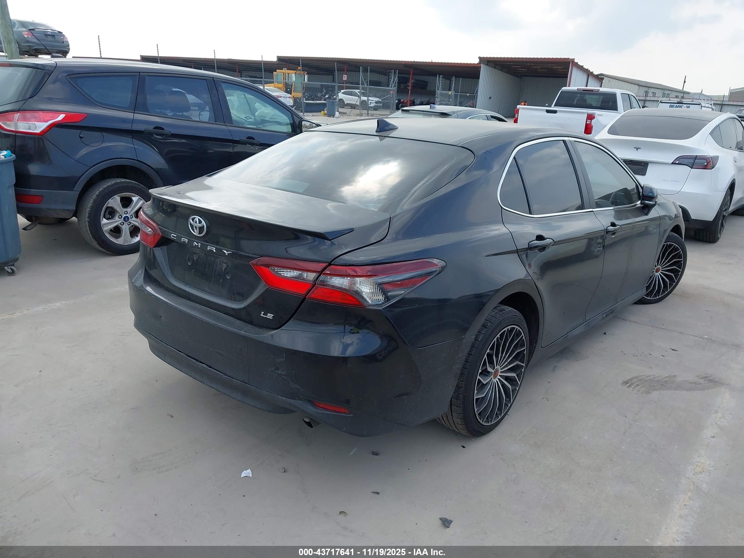 TOYOTA CAMRY image 4