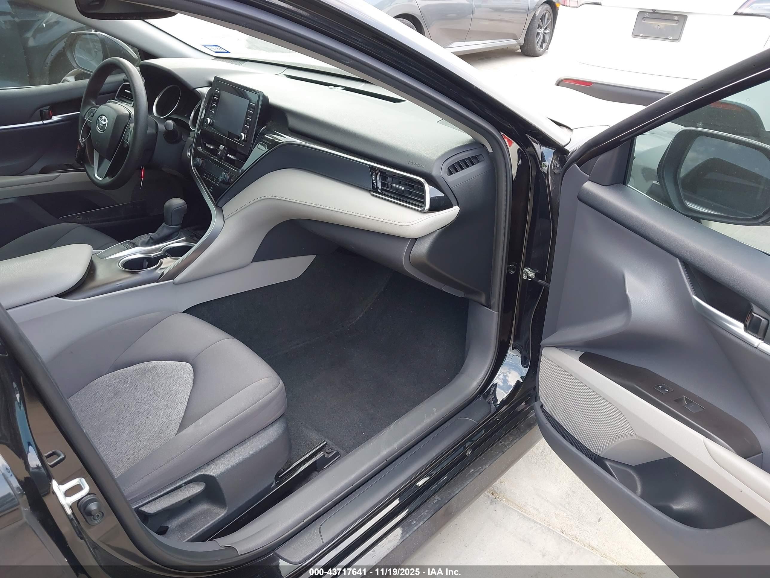 TOYOTA CAMRY image 5