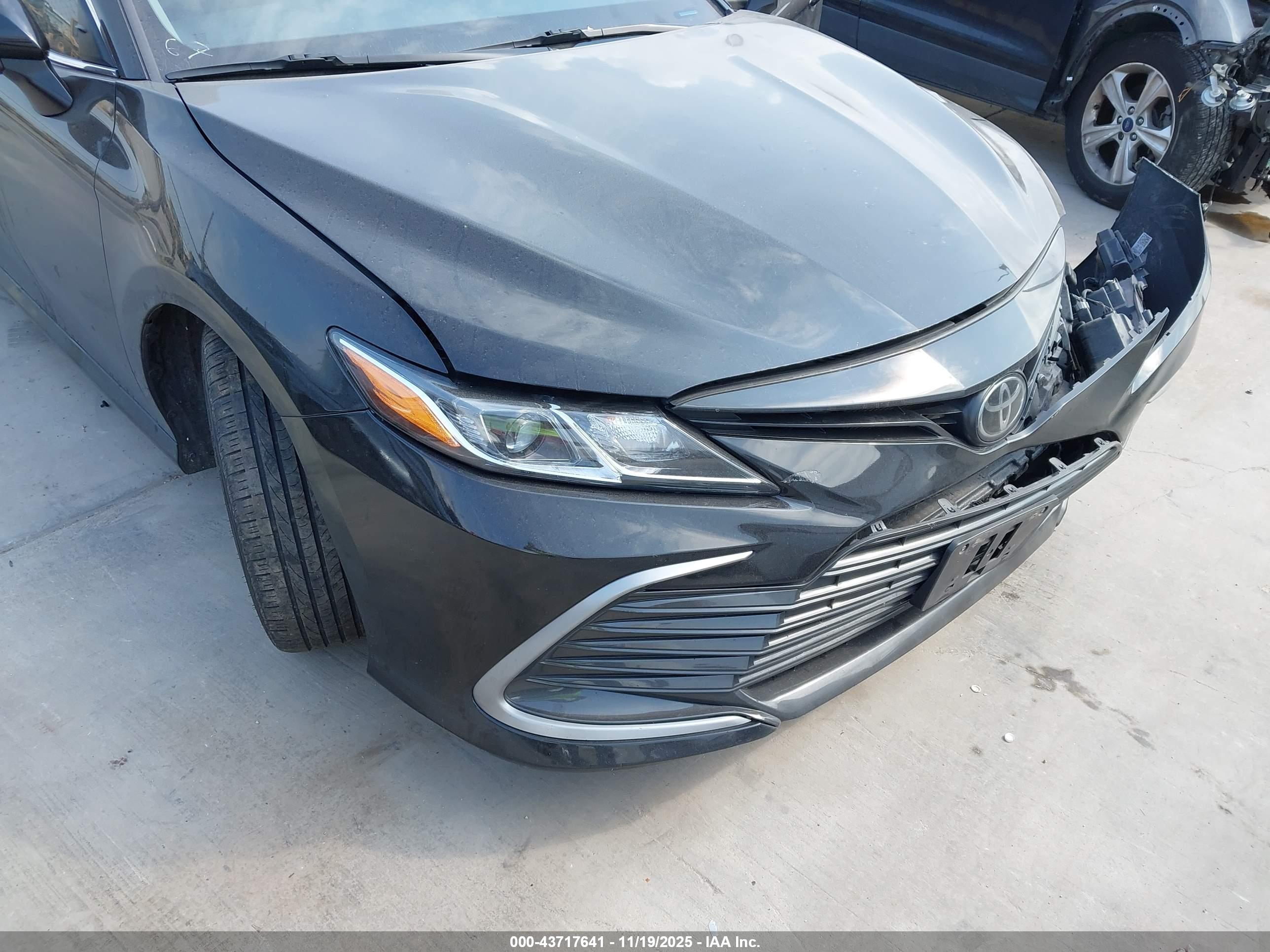 TOYOTA CAMRY image 6