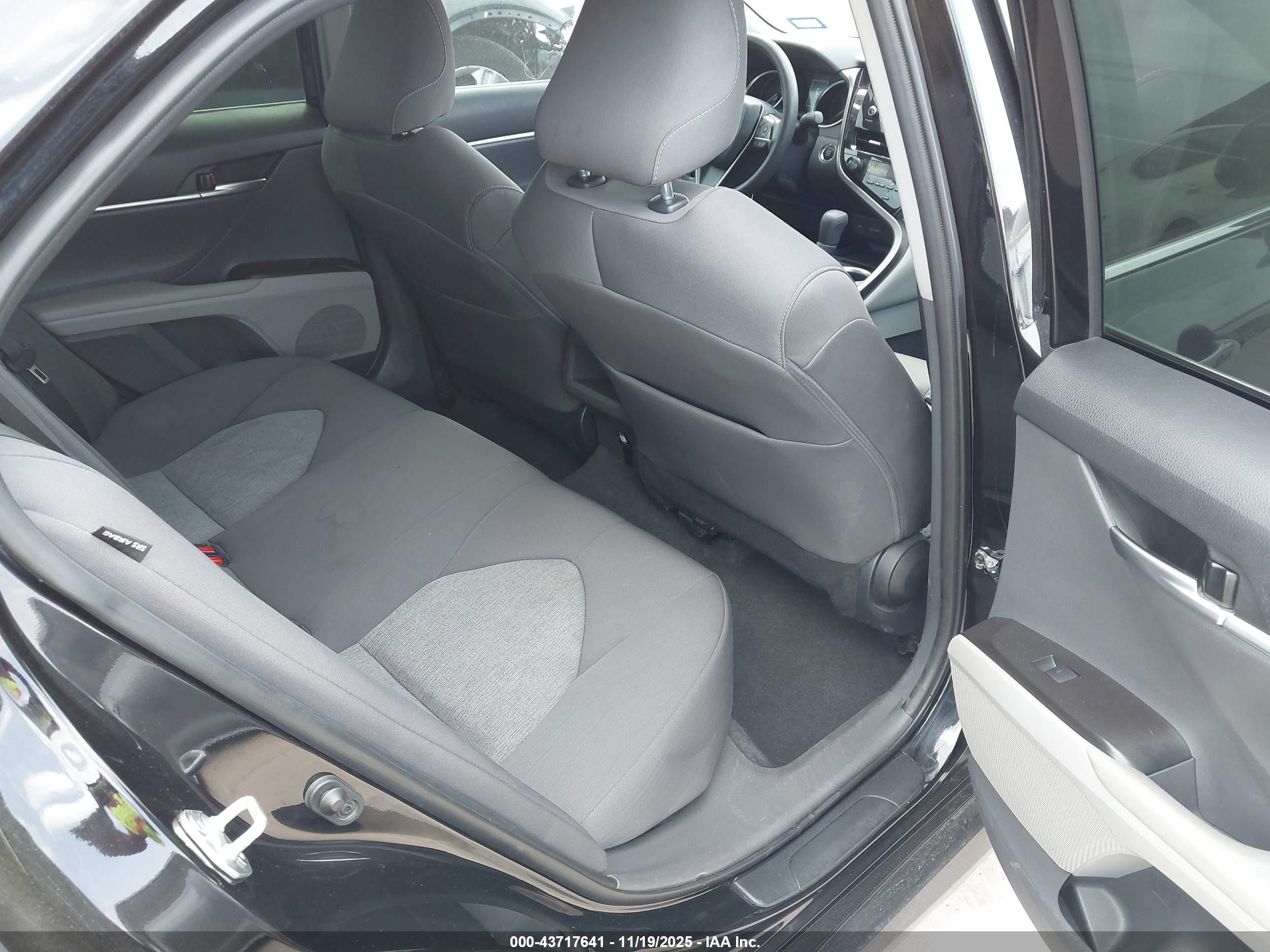 TOYOTA CAMRY image 8