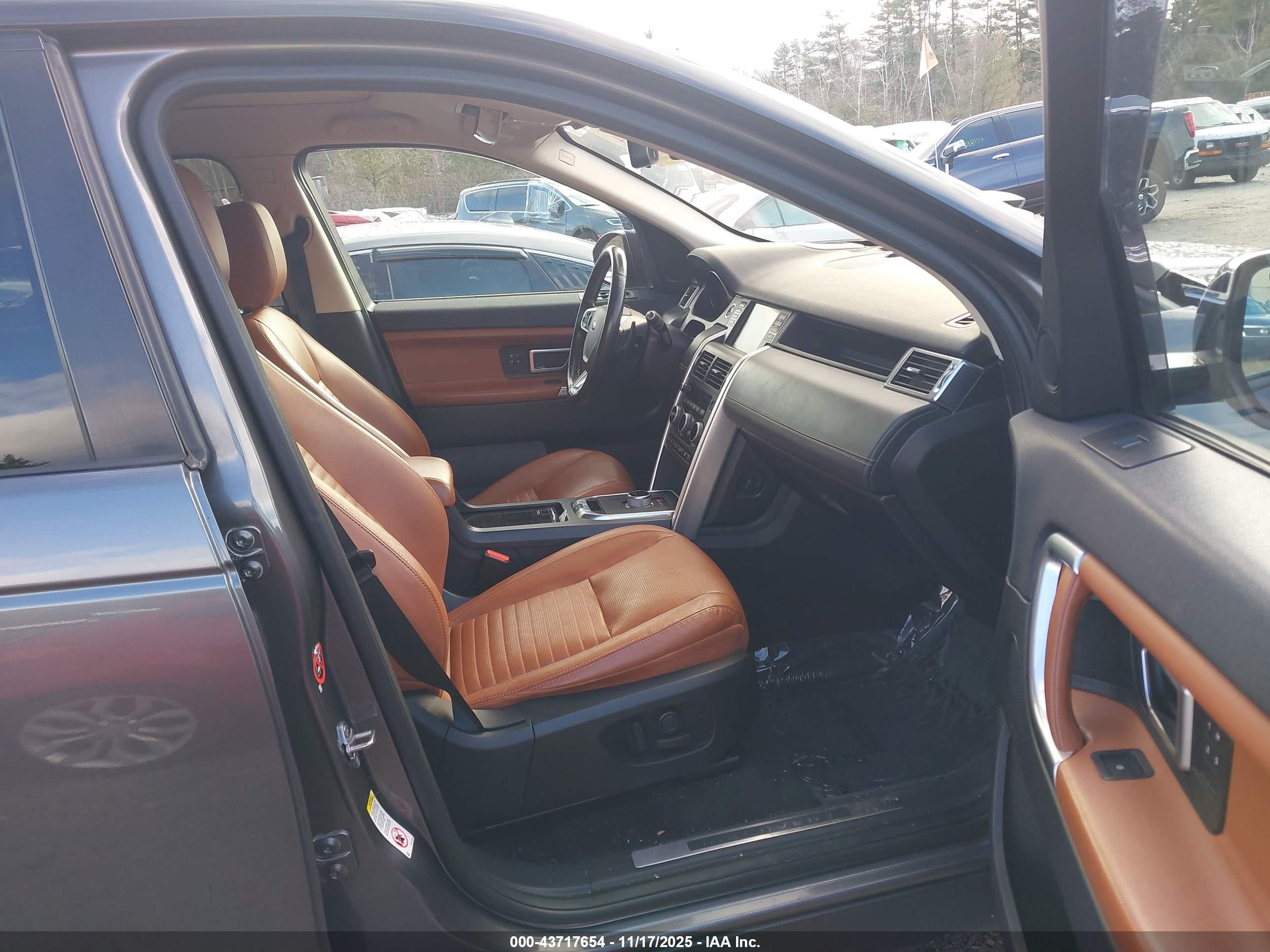 LAND ROVER image 5