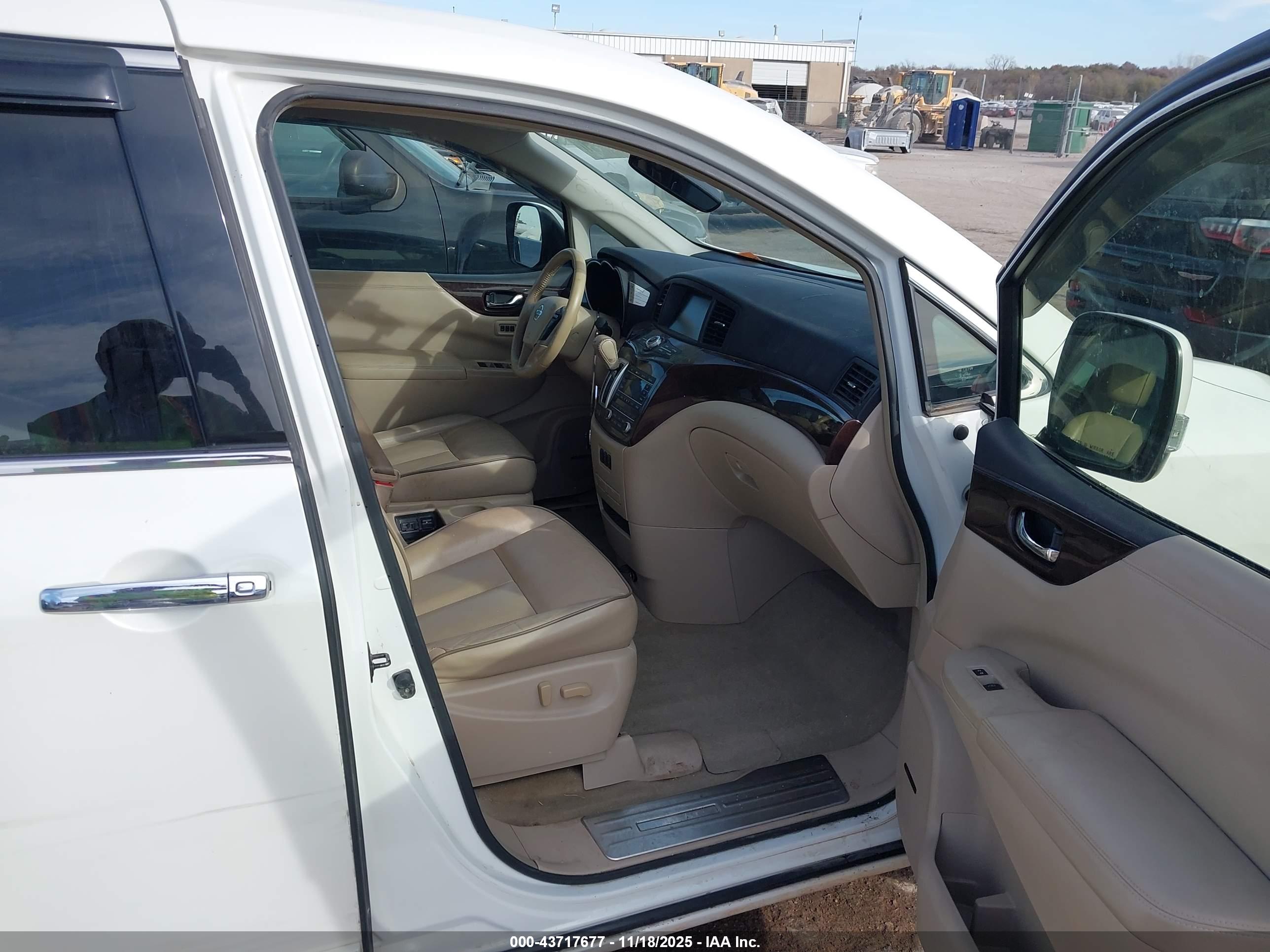 NISSAN QUEST image 5