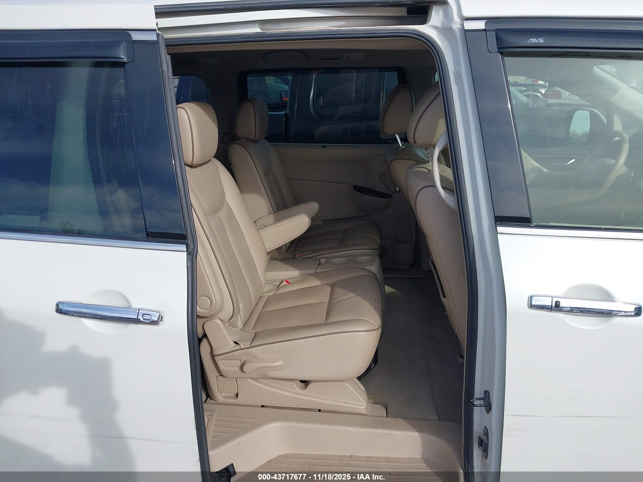 NISSAN QUEST image 8