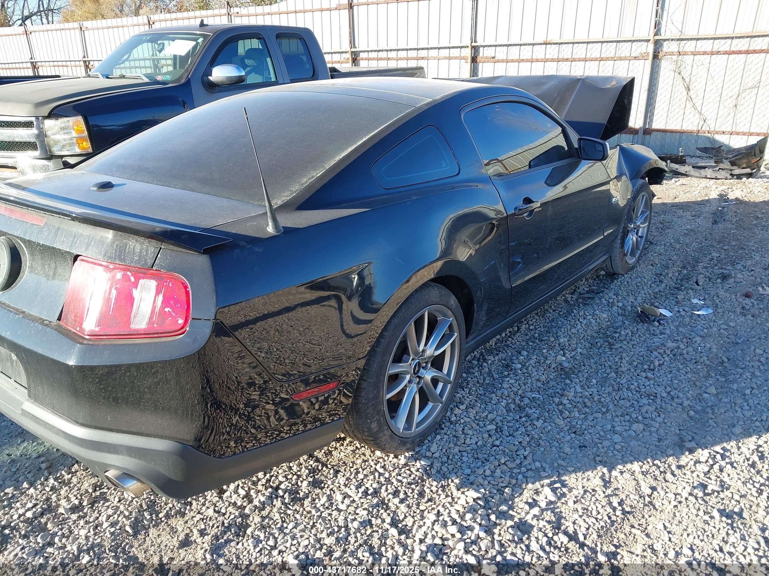 FORD MUSTANG image 4